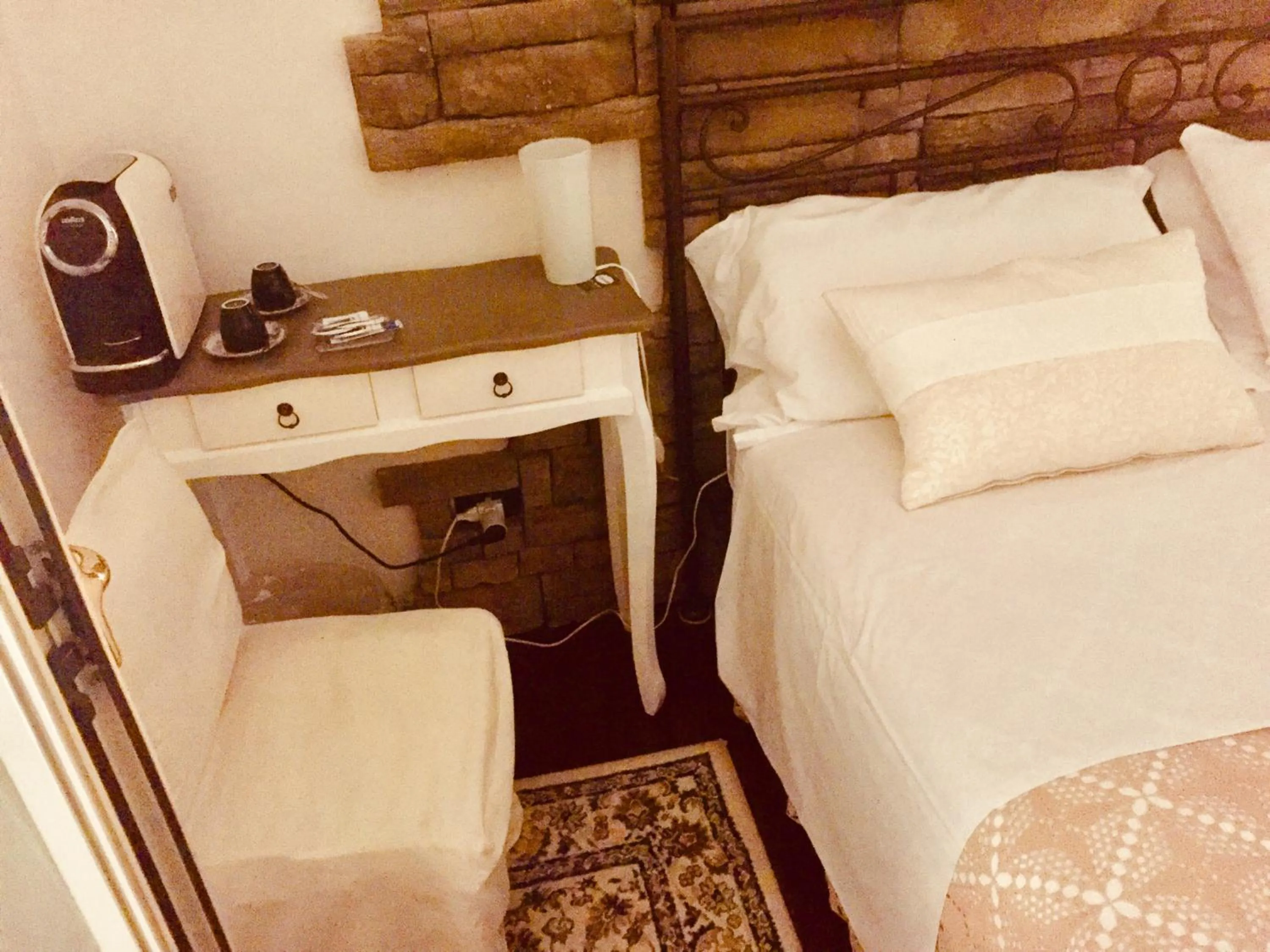 Coffee/tea facilities, Bed in Casa tipica siciliana patronale home BedandBreakfast TreMetriSoprailCielo Camere con vista, colazione interna in terrazzo panoramico