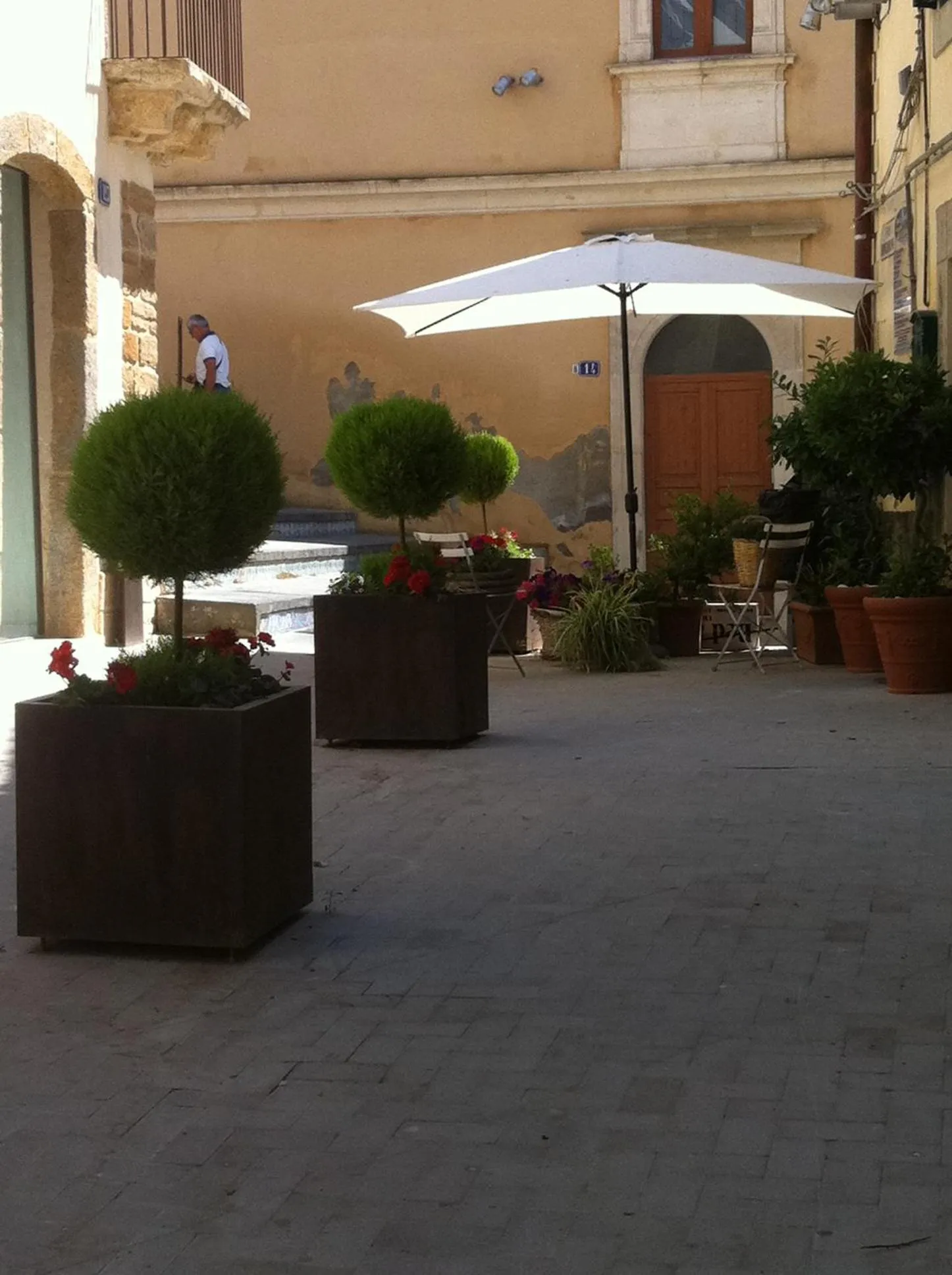 Property building in Casa tipica siciliana patronale home BedandBreakfast TreMetriSoprailCielo Camere con vista, colazione interna in terrazzo panoramico