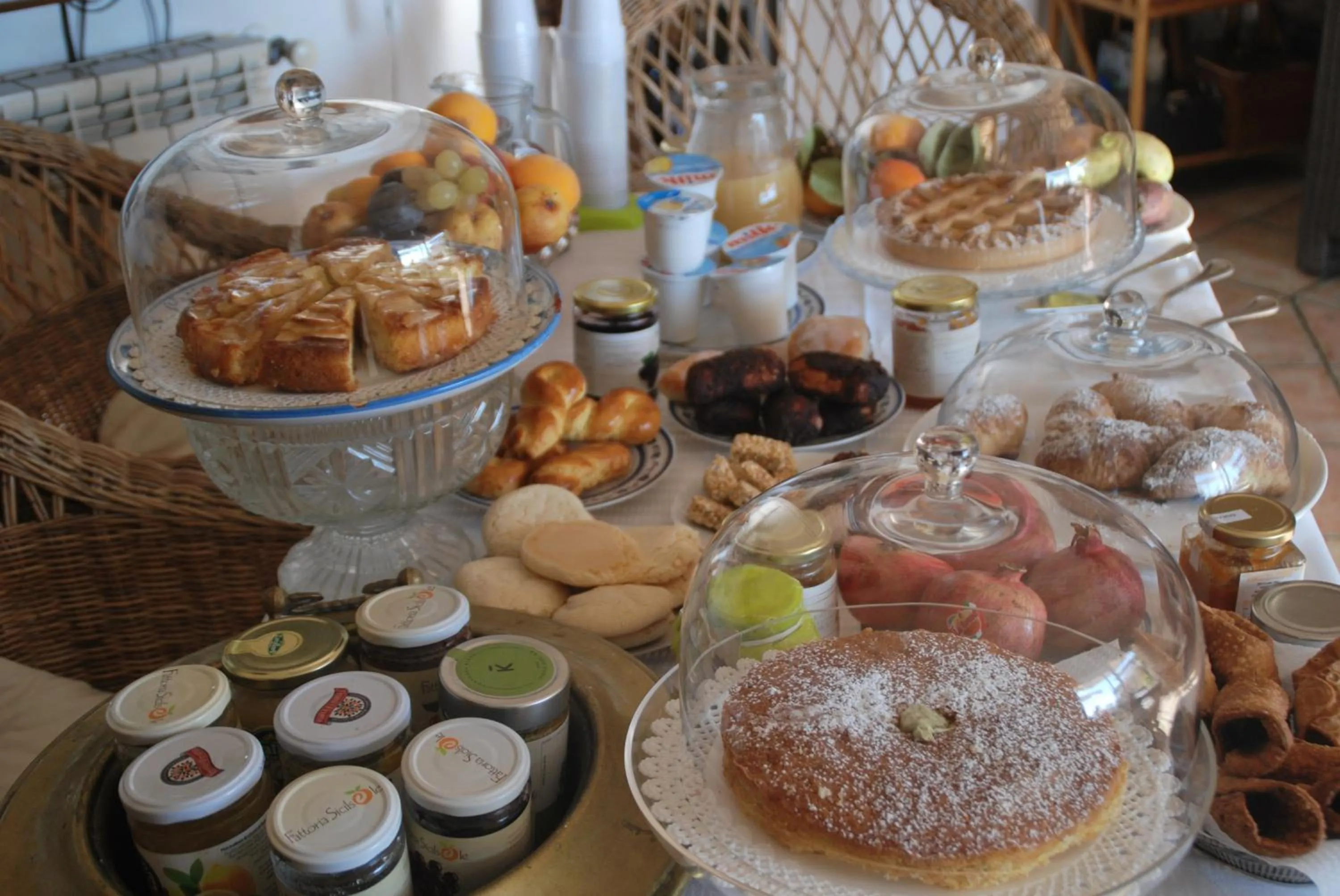 Balcony/Terrace in Casa tipica siciliana patronale home BedandBreakfast TreMetriSoprailCielo Camere con vista, colazione interna in terrazzo panoramico