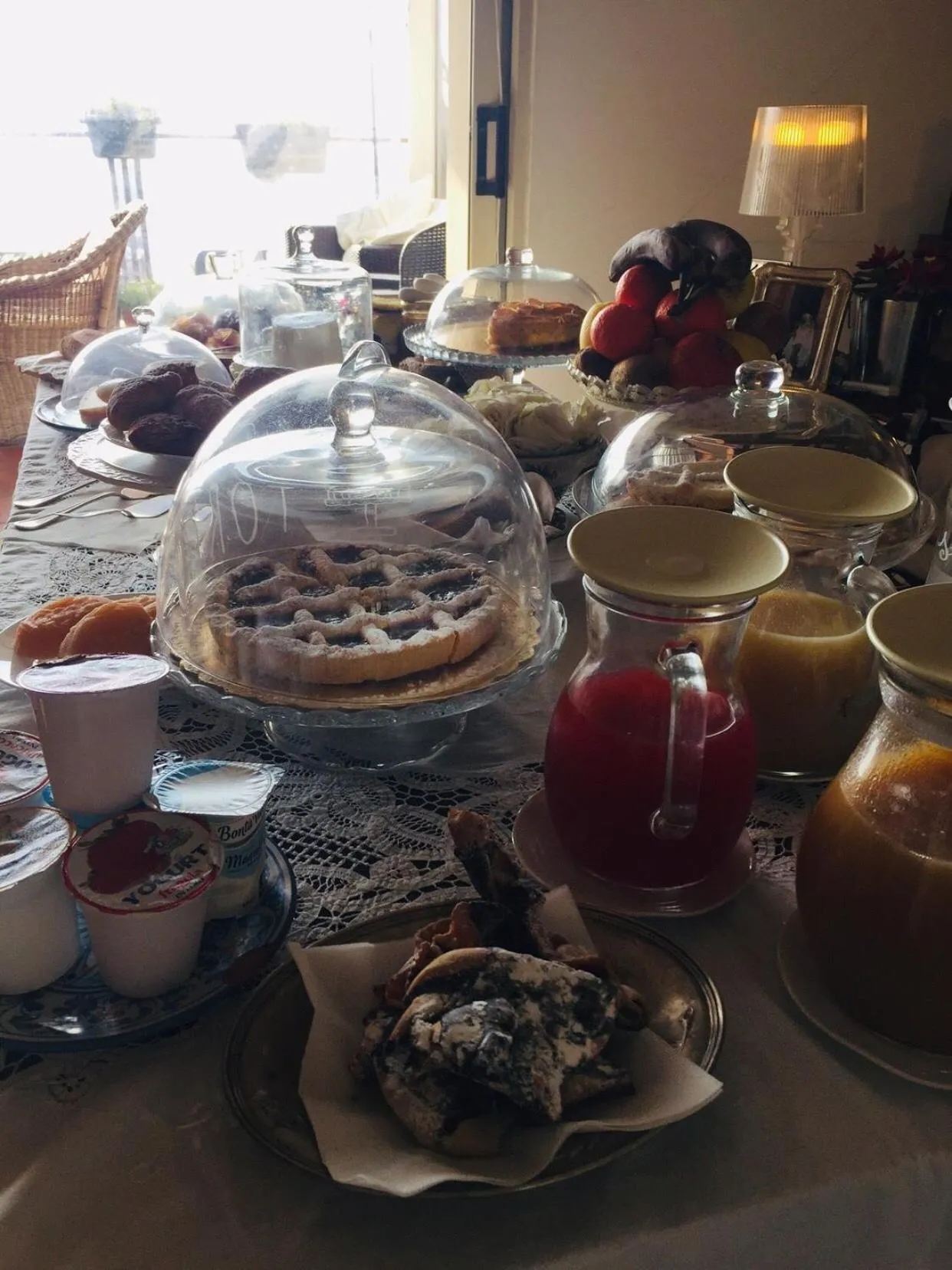 Food and drinks in Casa tipica siciliana patronale home BedandBreakfast TreMetriSoprailCielo Camere con vista, colazione interna in terrazzo panoramico