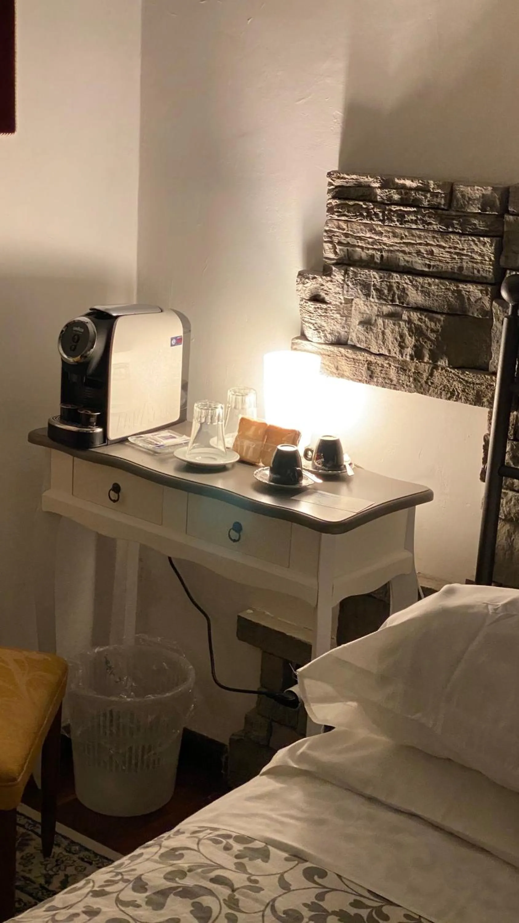 Coffee/tea facilities, Bed in Casa tipica siciliana patronale home BedandBreakfast TreMetriSoprailCielo Camere con vista, colazione interna in terrazzo panoramico