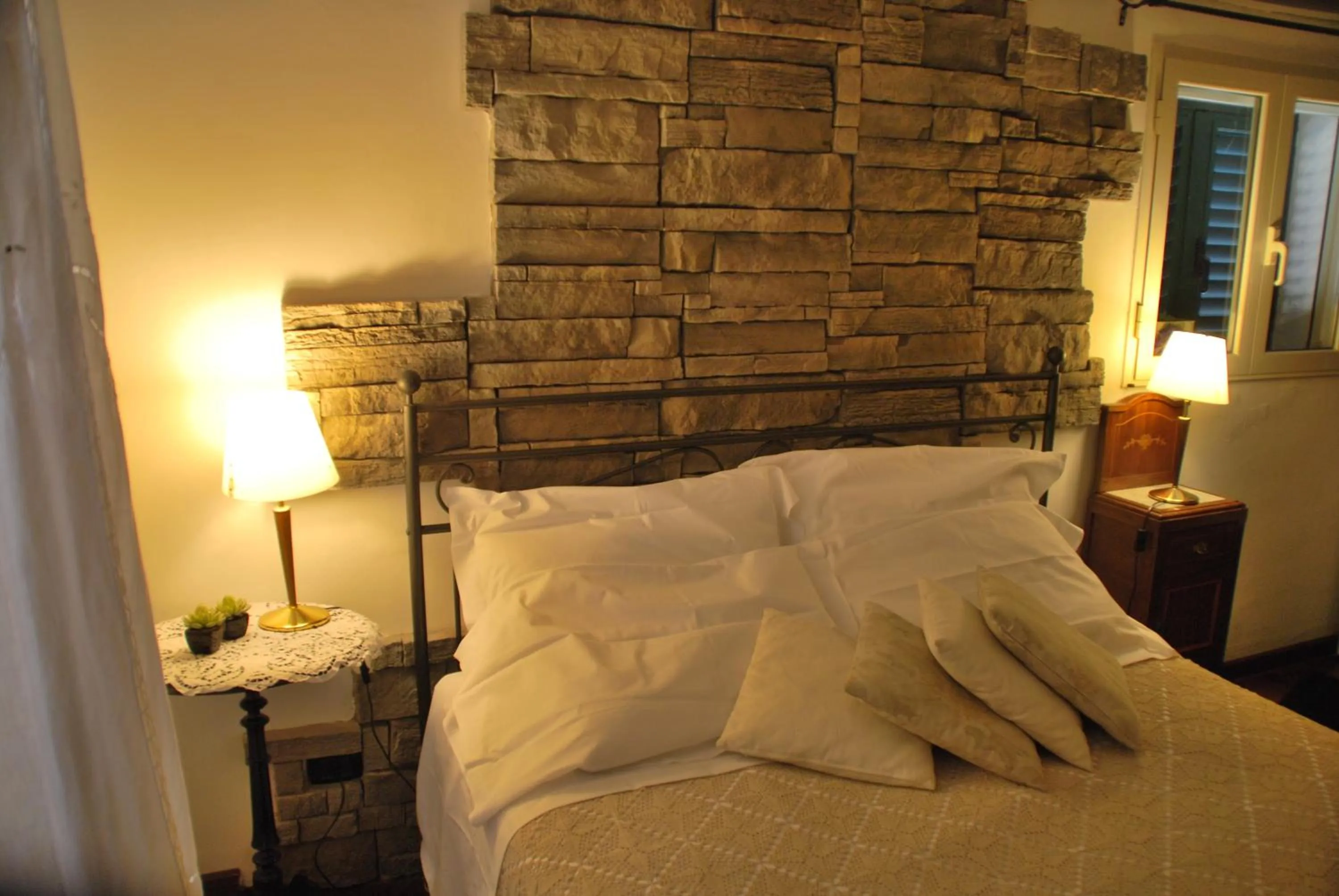 Decorative detail, Bed in Casa tipica siciliana patronale home BedandBreakfast TreMetriSoprailCielo Camere con vista, colazione interna in terrazzo panoramico