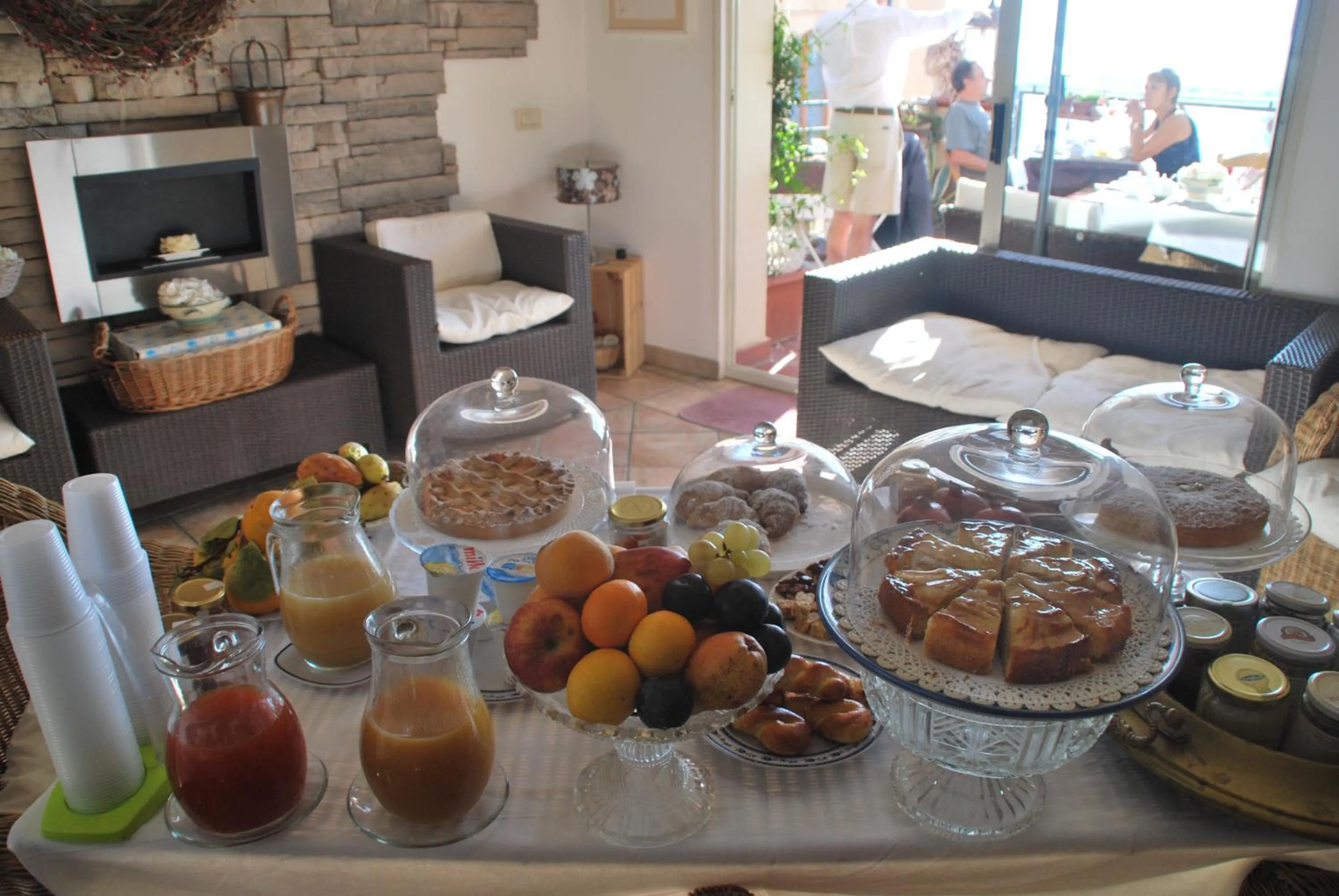 Balcony/Terrace in Casa tipica siciliana patronale home BedandBreakfast TreMetriSoprailCielo Camere con vista, colazione interna in terrazzo panoramico