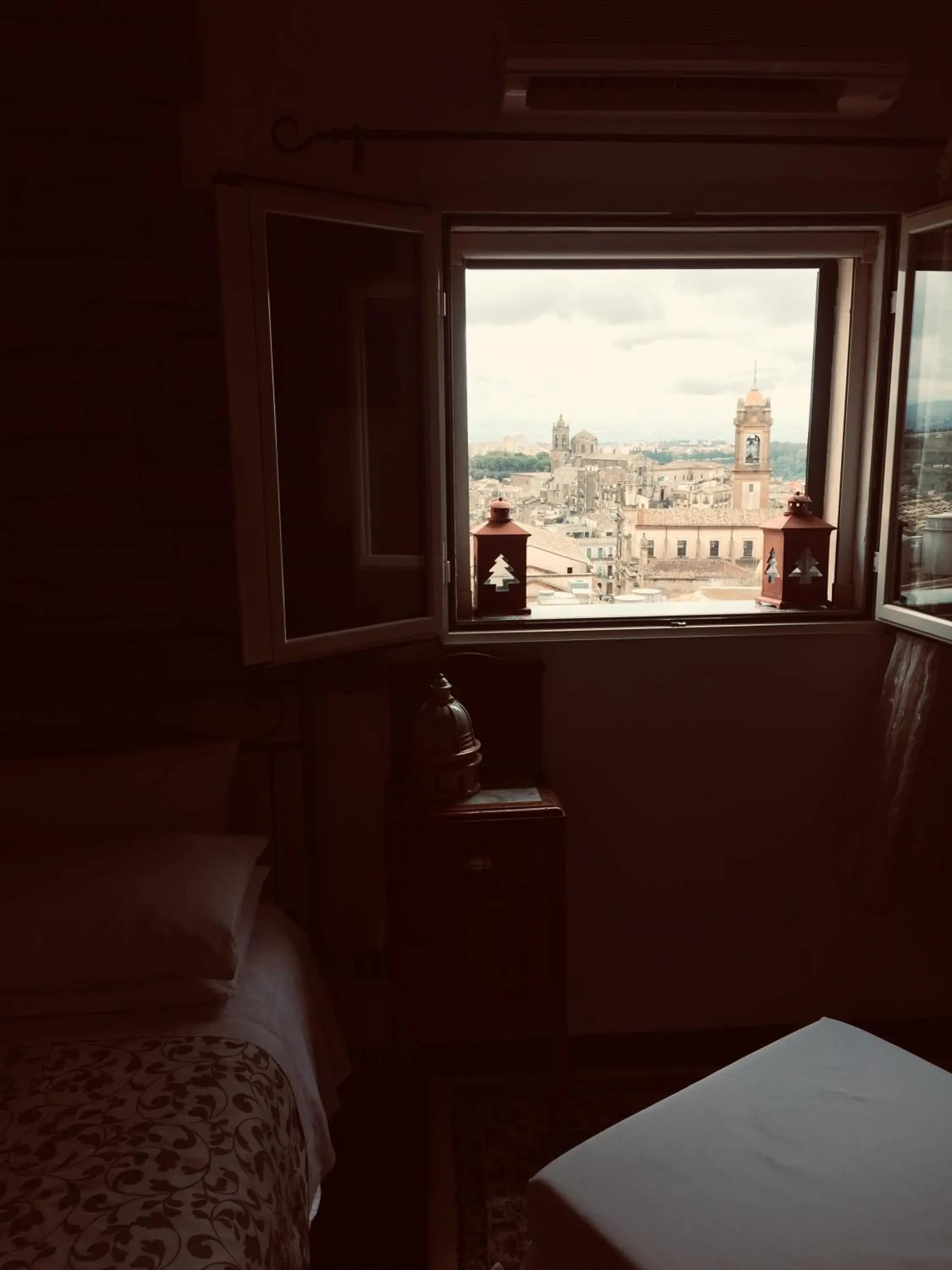 Double Room with Balcony and City View - single occupancy in Casa tipica siciliana patronale home BedandBreakfast TreMetriSoprailCielo Camere con vista, colazione interna in terrazzo panoramico Double Room with Balcony and City View - single occupancy in Casa tipica siciliana patronale home BedandBreakfast TreMetriSoprailCielo Camere con vista, colazione interna in terrazzo panoramico