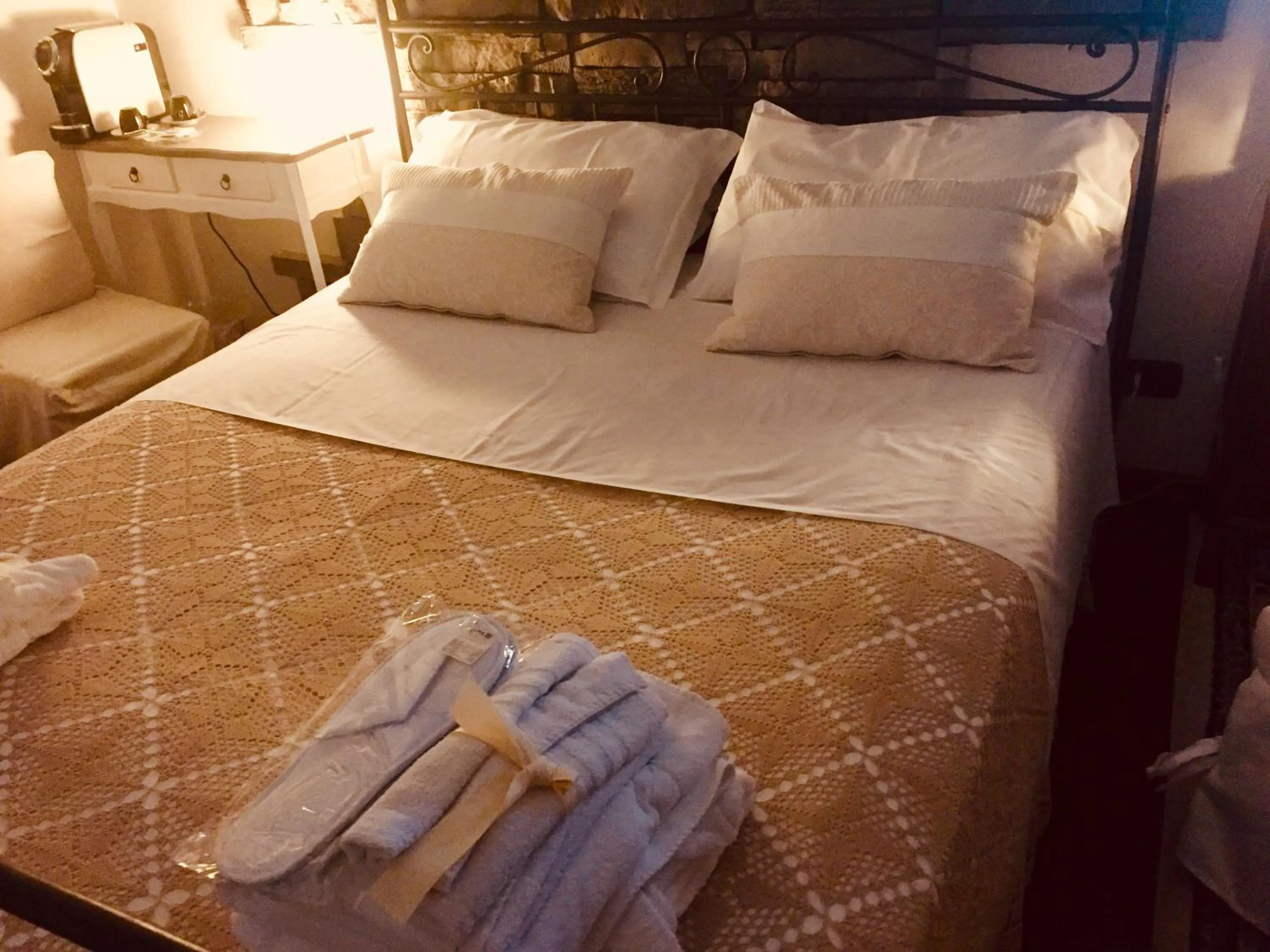 Bed in Casa tipica siciliana patronale home BedandBreakfast TreMetriSoprailCielo Camere con vista, colazione interna in terrazzo panoramico