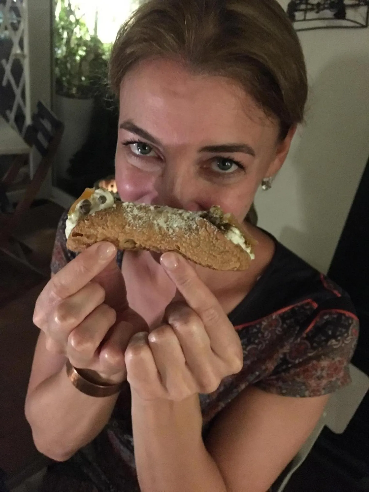 People in Casa tipica siciliana patronale home BedandBreakfast TreMetriSoprailCielo Camere con vista, colazione interna in terrazzo panoramico