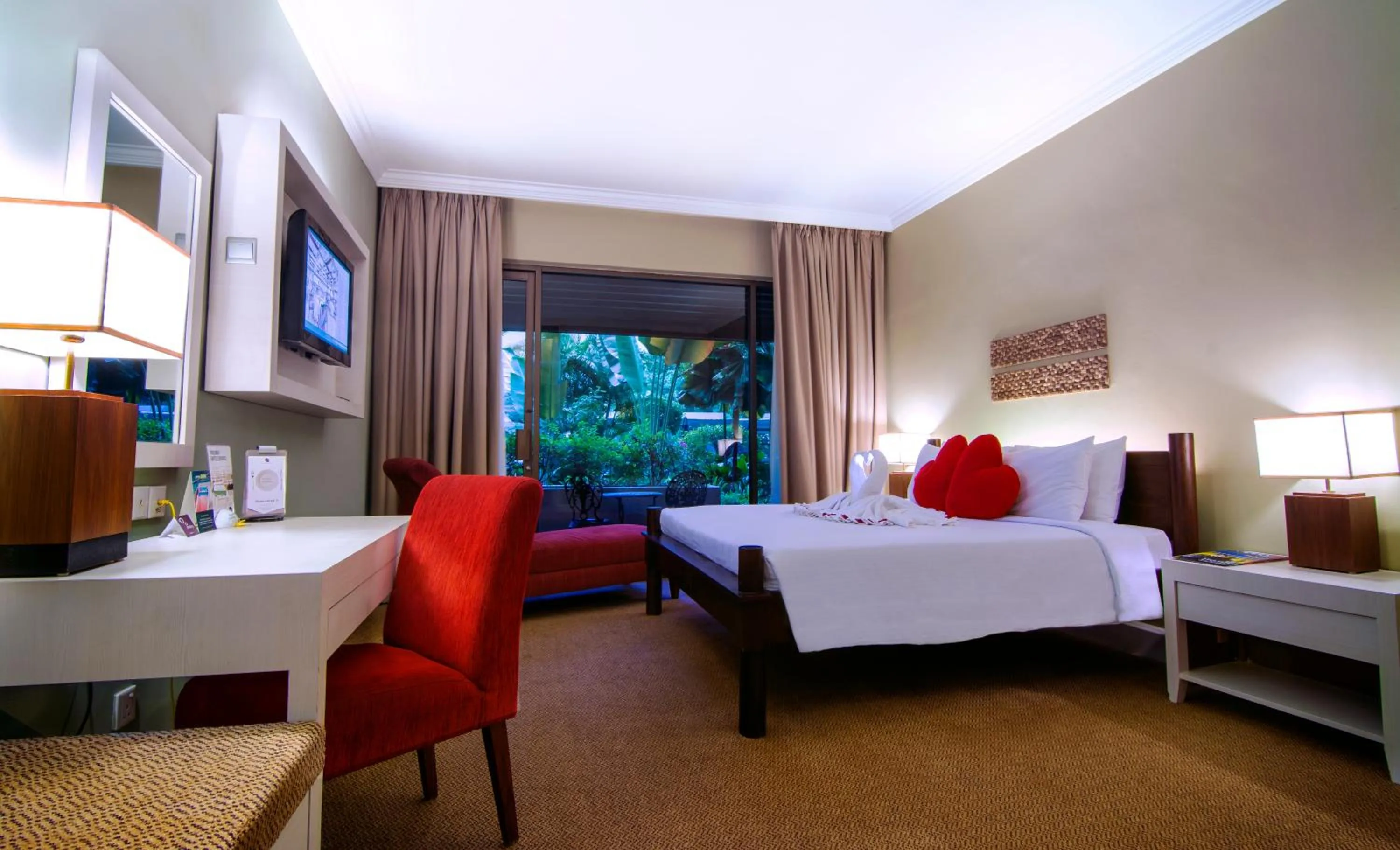 Photo of the whole room, Bed in Corus KLCC