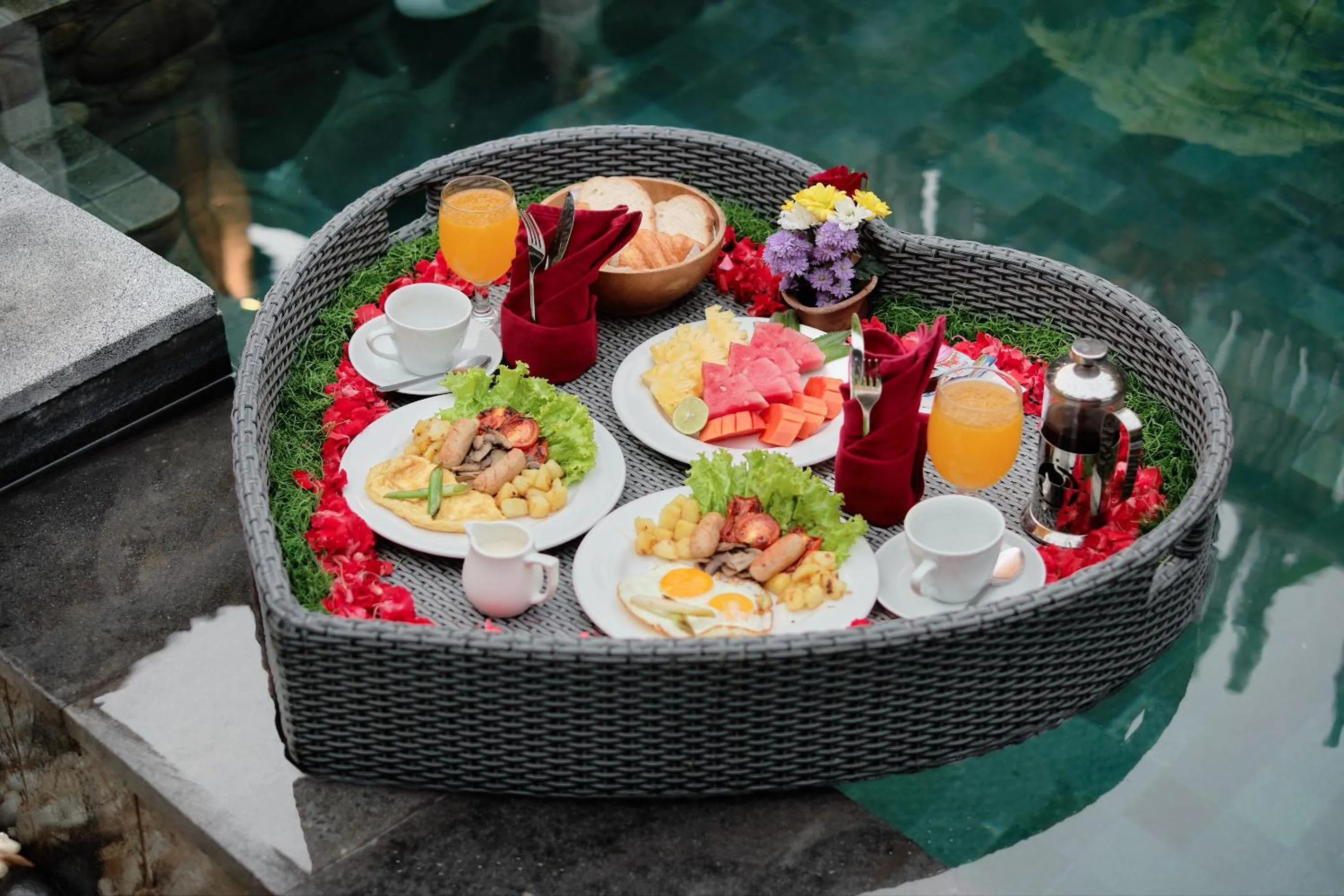 Food and drinks in Pratiwi Ubud Villa