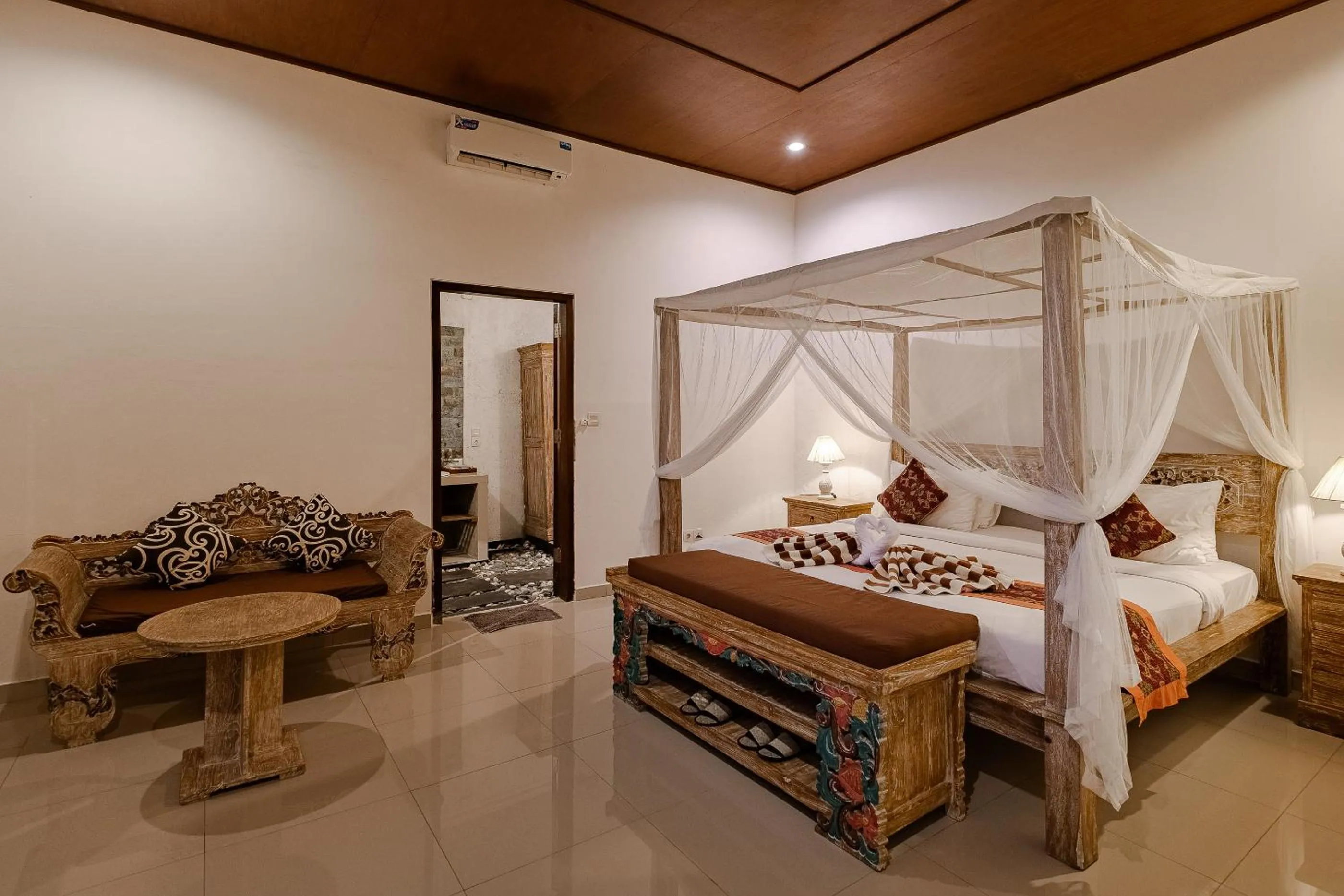 Bed in Pratiwi Ubud Villa