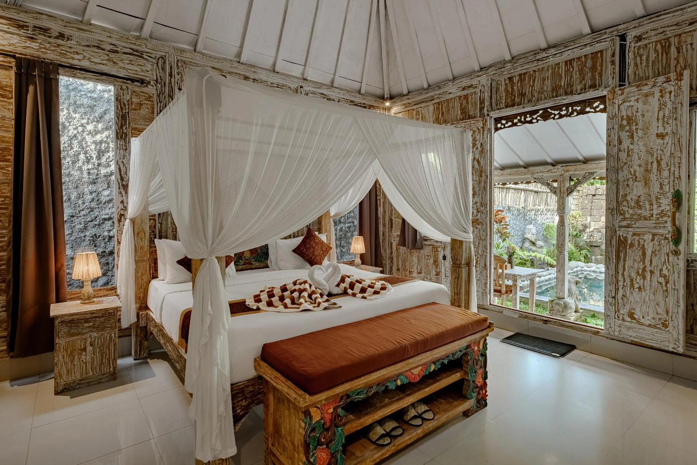 Bed in Pratiwi Ubud Villa