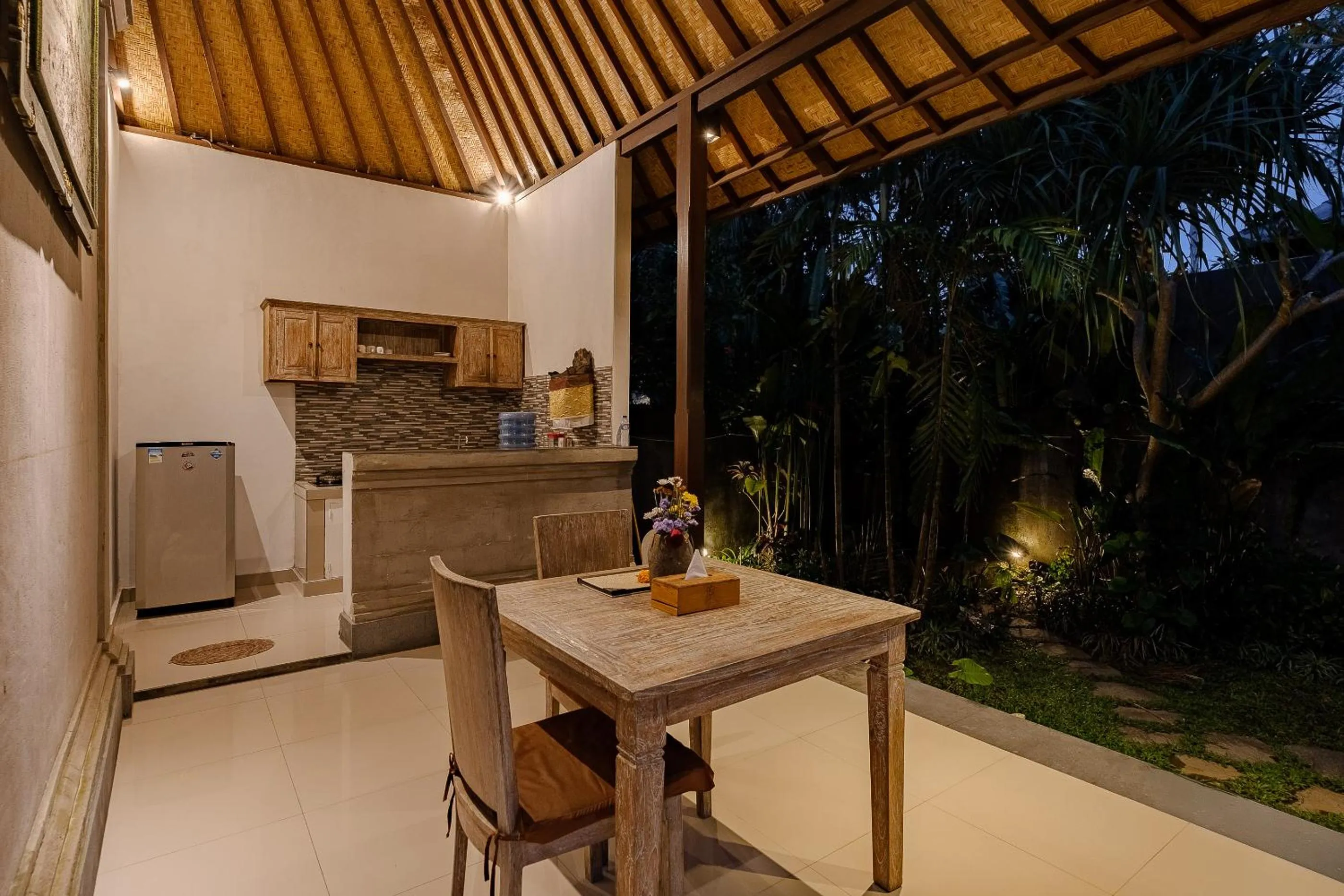 Kitchen or kitchenette in Pratiwi Ubud Villa