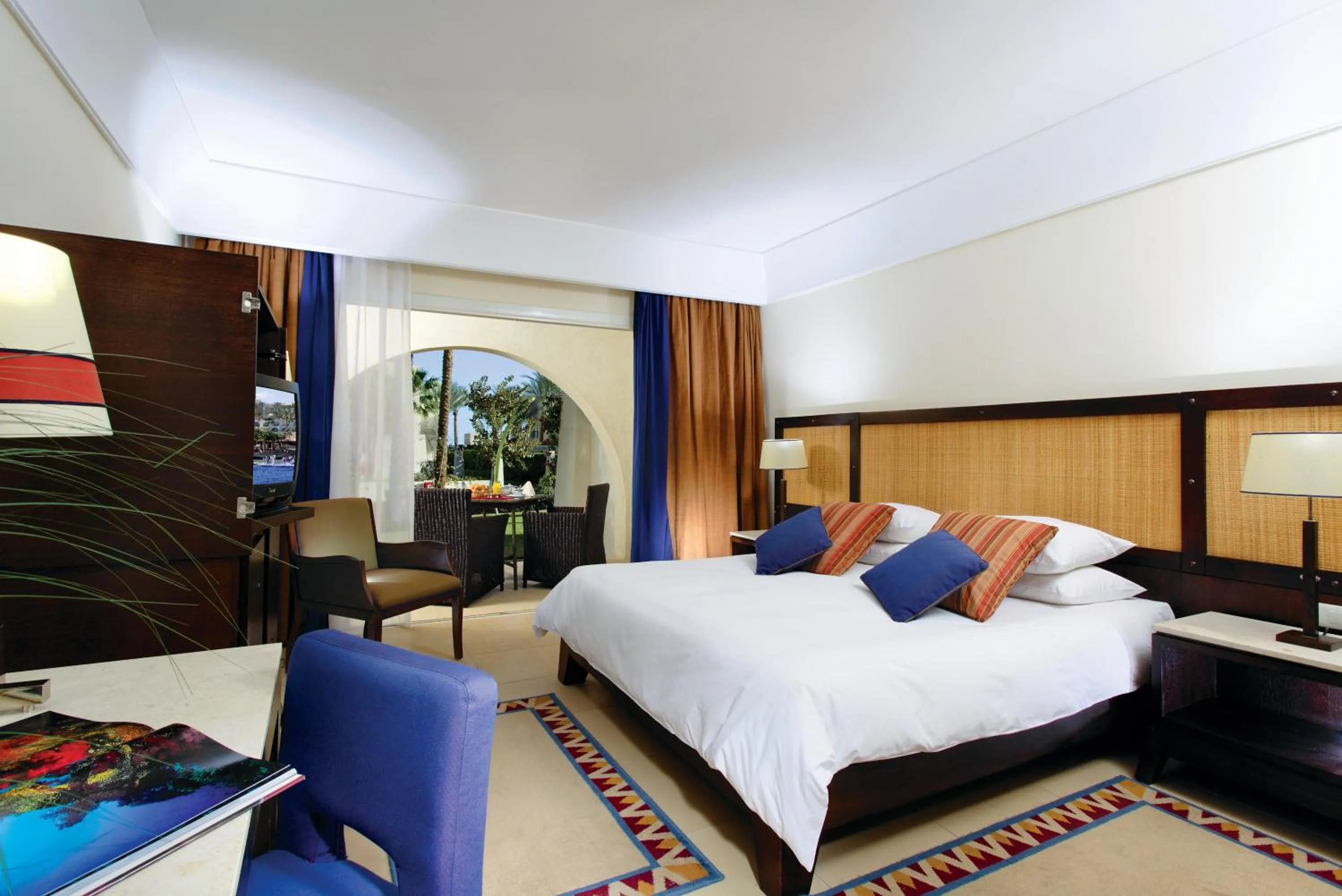 Bedroom, Bed in Grand Rotana Resort & Spa