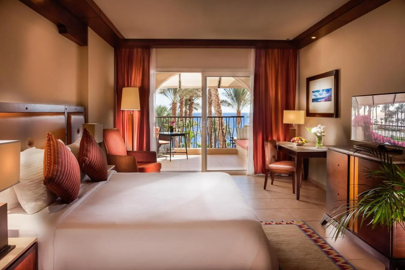 Bedroom, Bed in Grand Rotana Resort & Spa