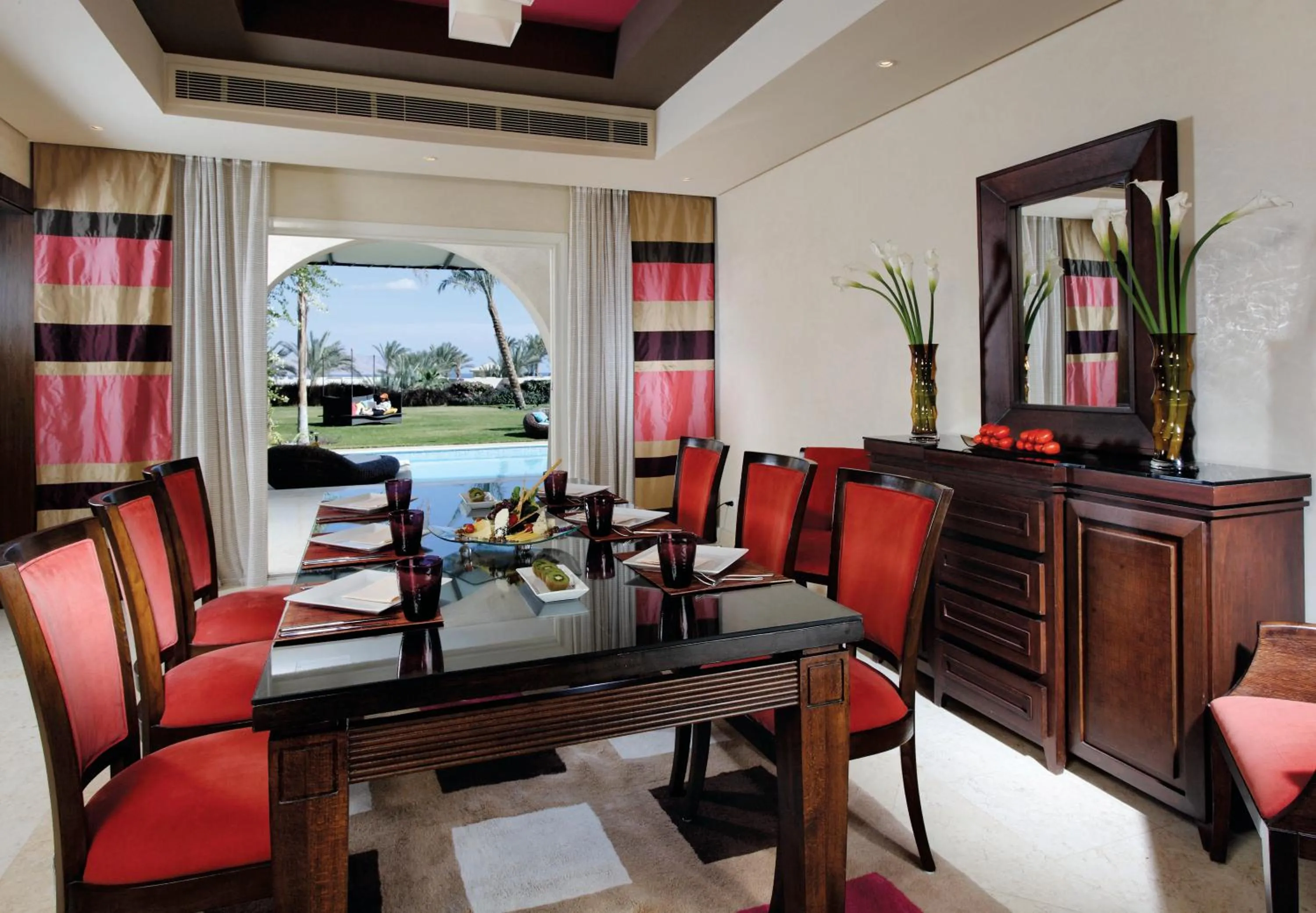 Restaurant/places to eat in Grand Rotana Resort & Spa