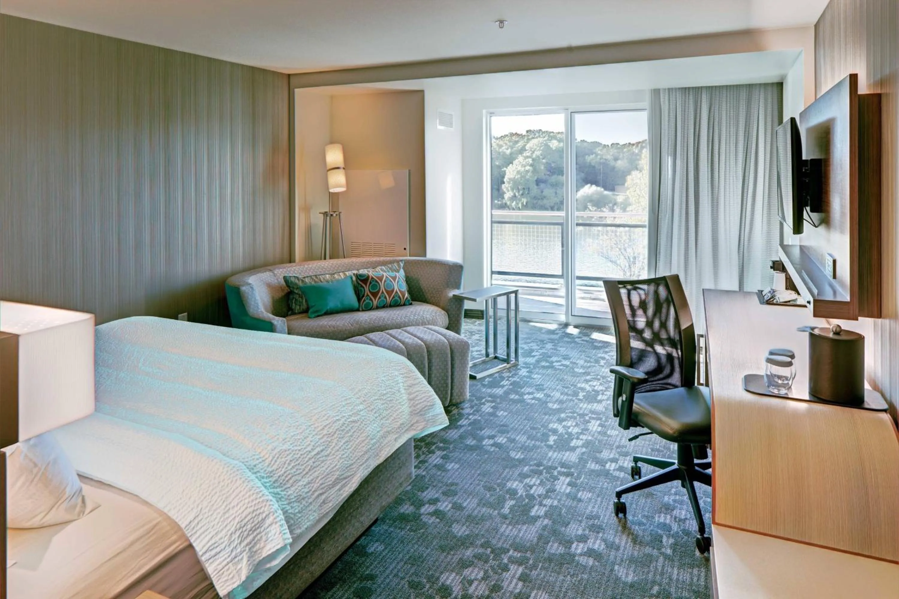 Photo of the whole room, Bed in Courtyard by Marriott Appleton Riverfront