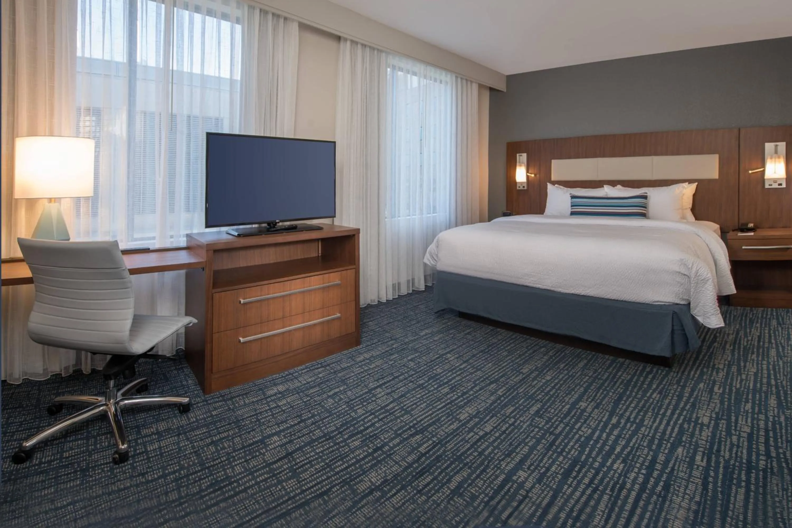 Bedroom, Bed in Residence Inn by Marriott Baltimore at The Johns Hopkins Medical Campus