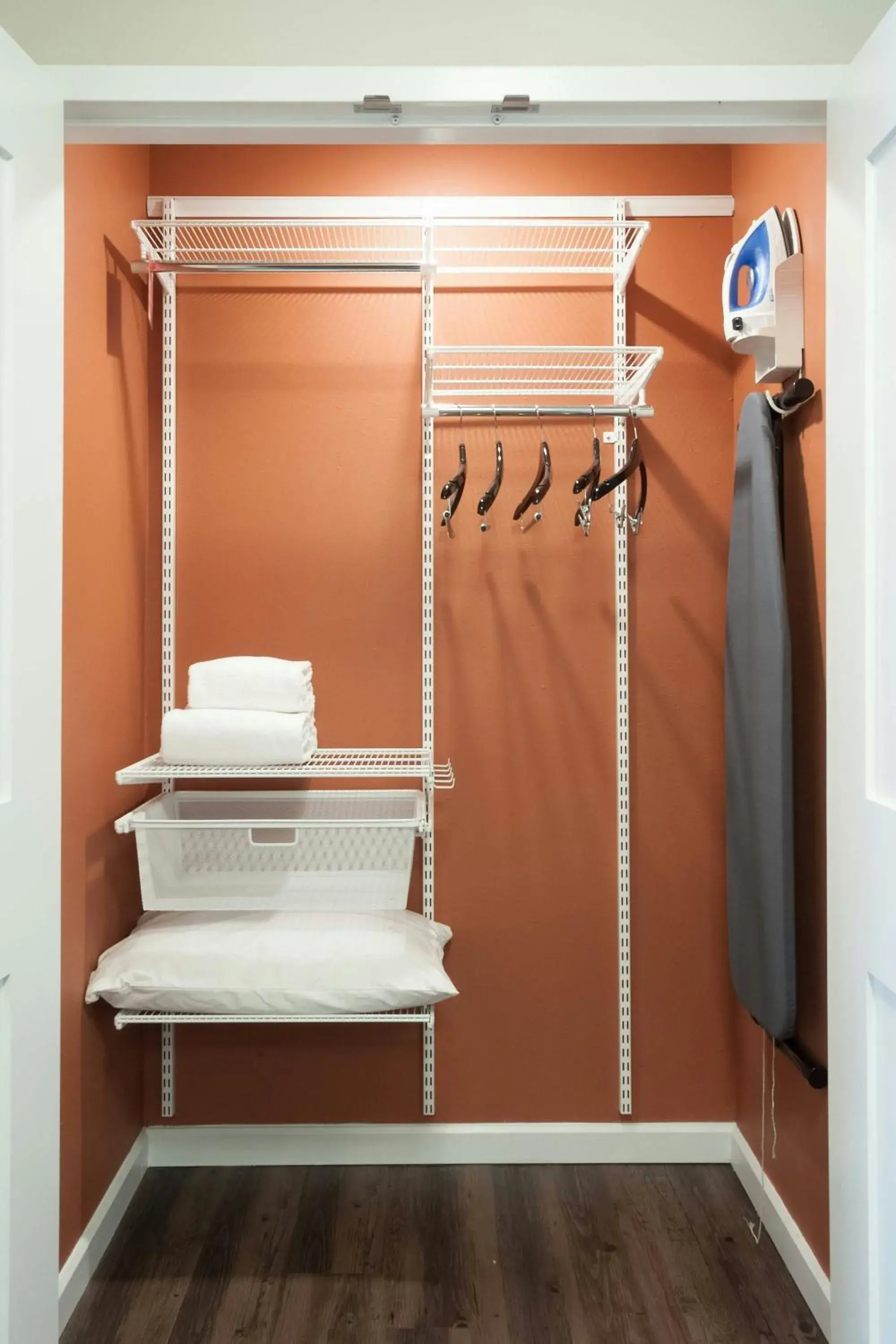 Queen Studio with Adapted Tub - Mobility Accessible in TownePlace Suites by Marriott Charleston Airport/Convention Center Queen Studio with Adapted Tub - Mobility Accessible in TownePlace Suites by Marriott Charleston Airport/Convention Center