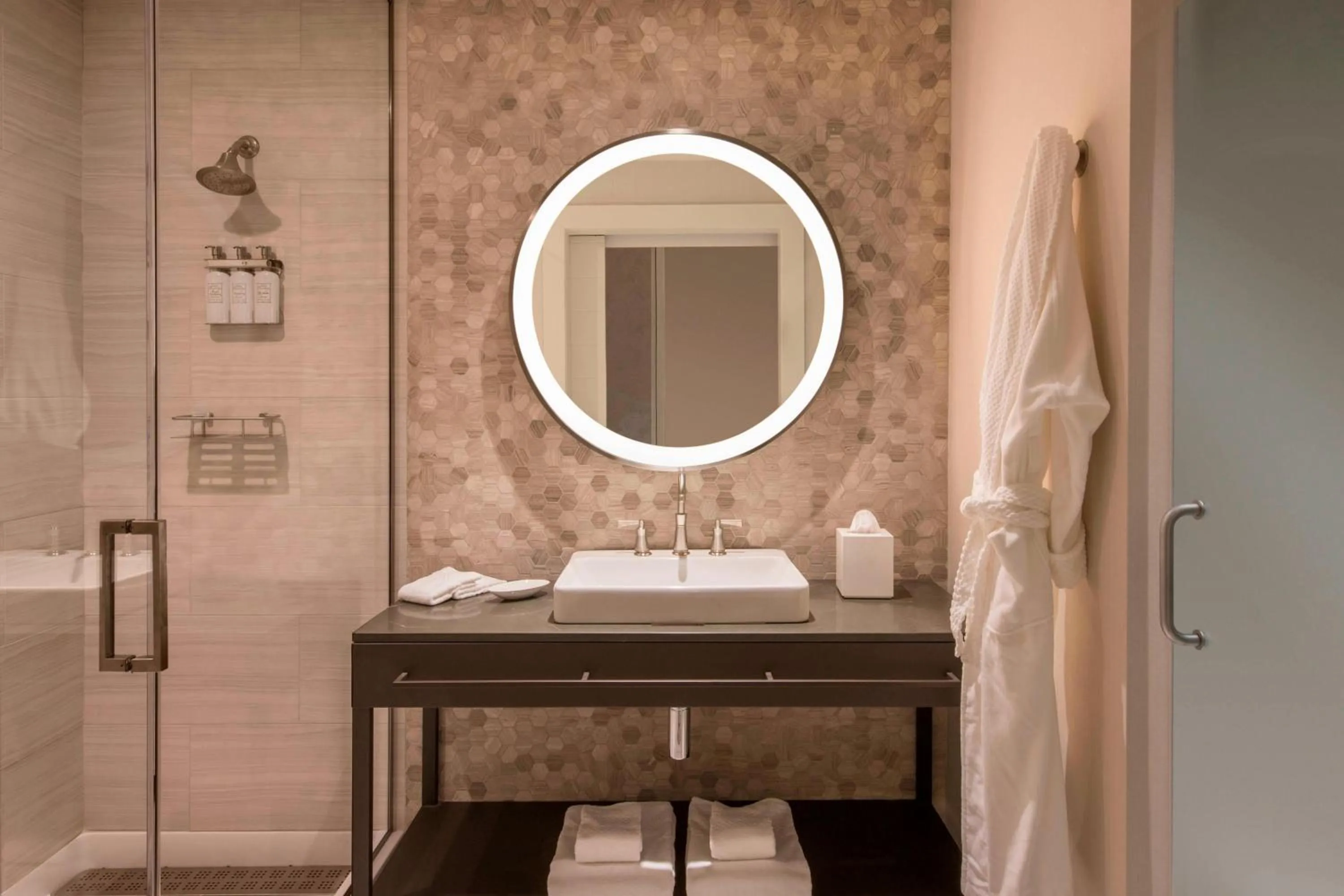 Photo of the whole room in The Elizabeth Hotel, Autograph Collection