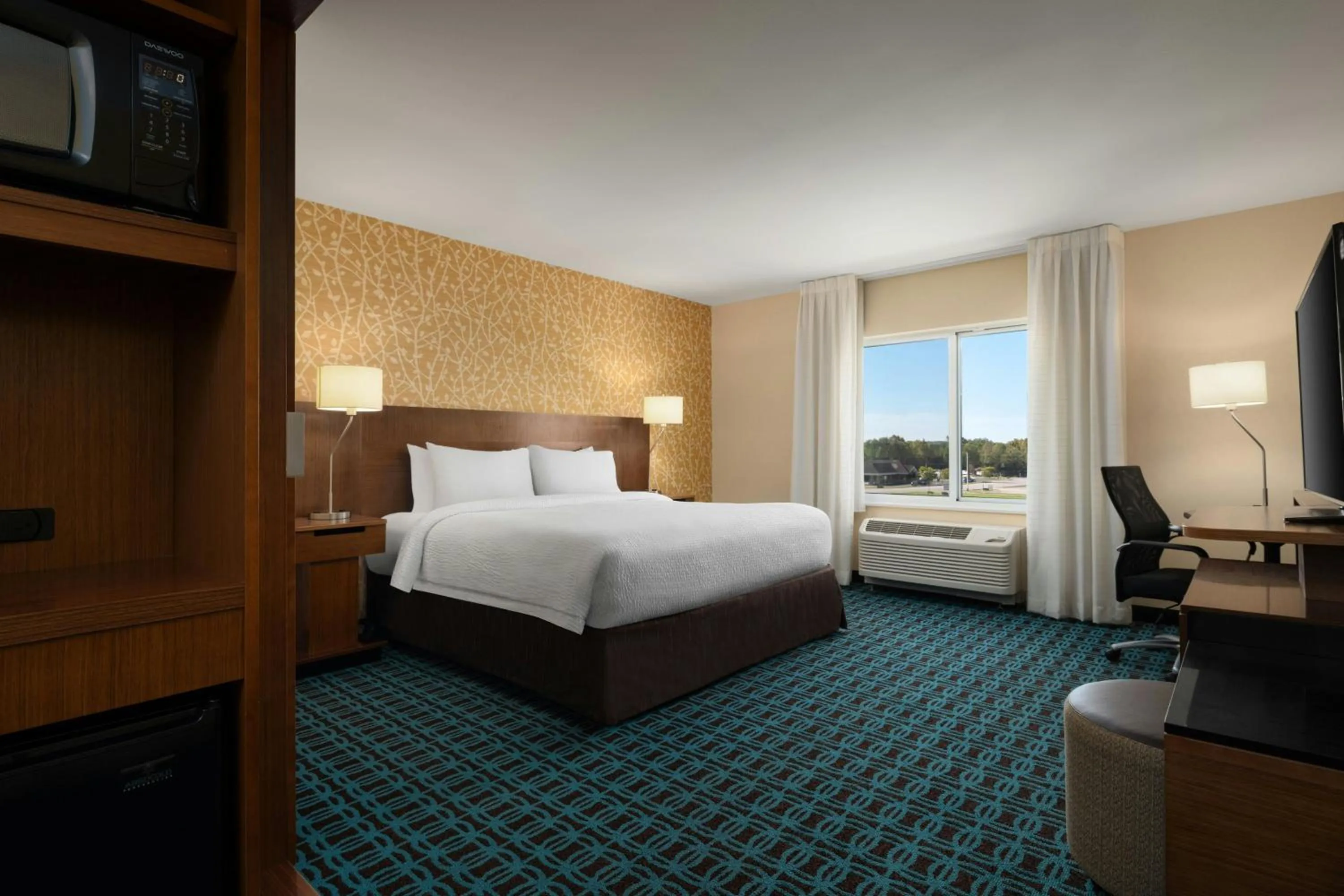 Photo of the whole room, Bed in Fairfield Inn & Suites by Marriott London