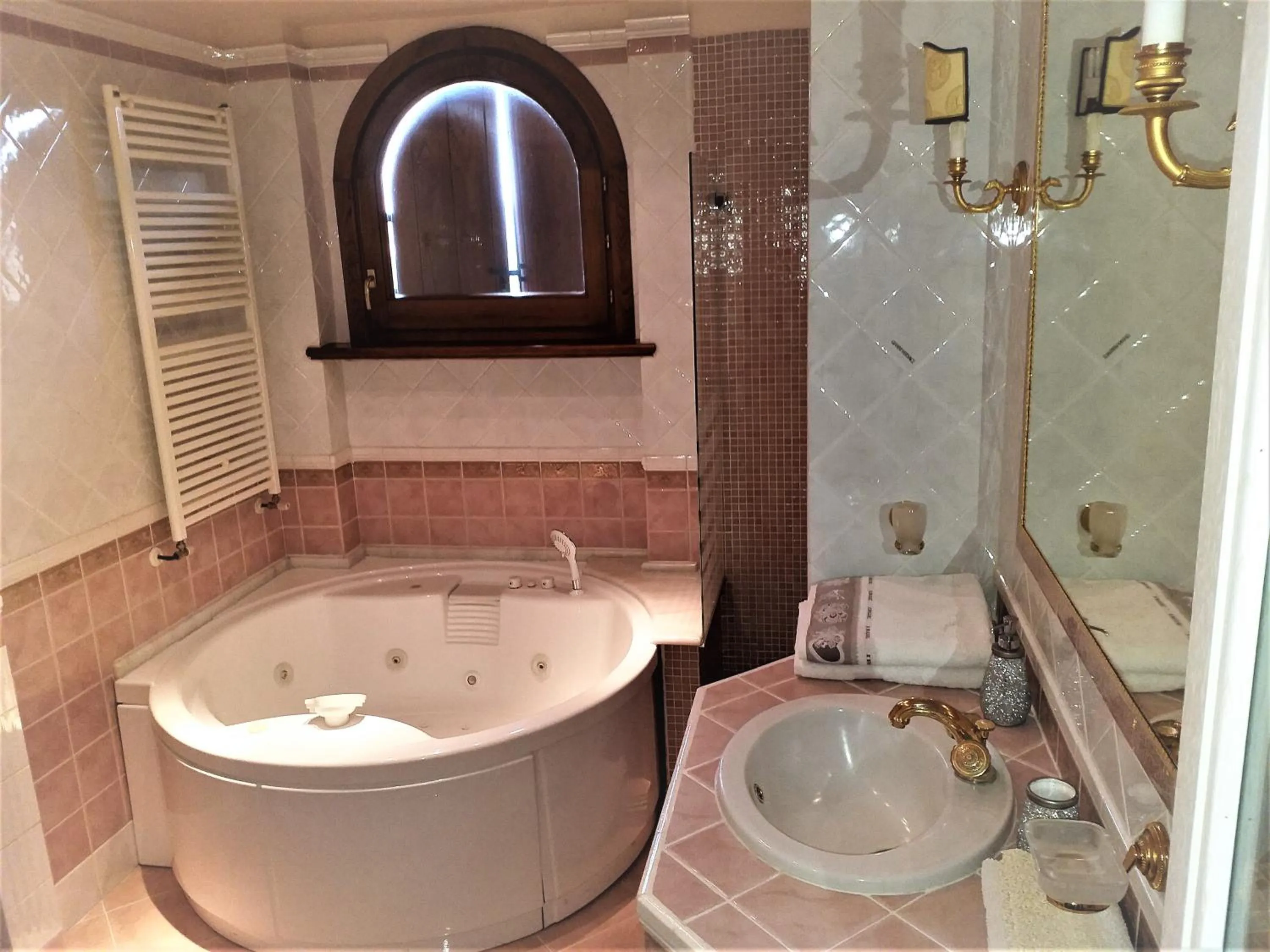 Hot Tub in B&B Villa Roberta