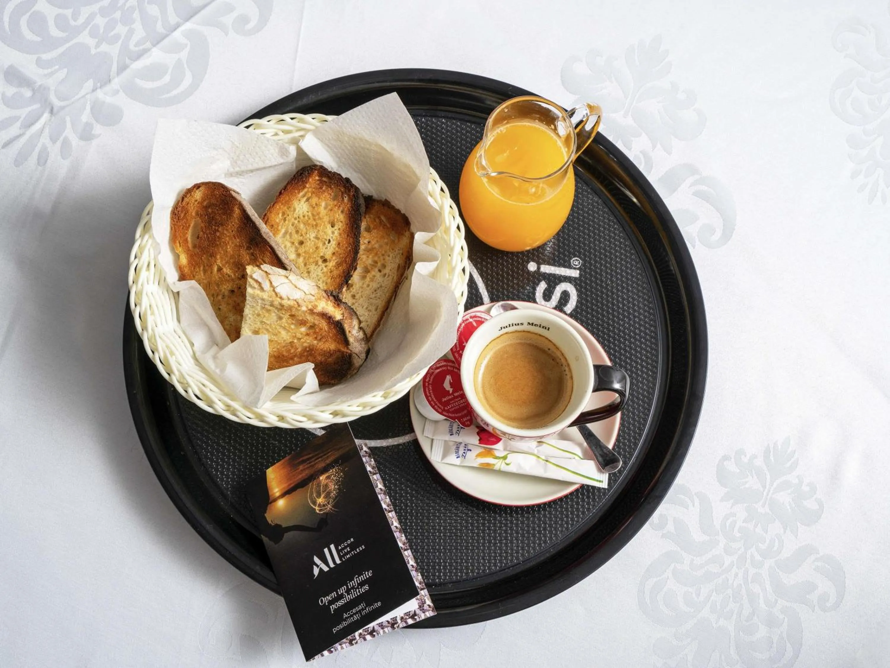 Lounge or bar in Mercure Medias Binderbubi Hotel And Spa