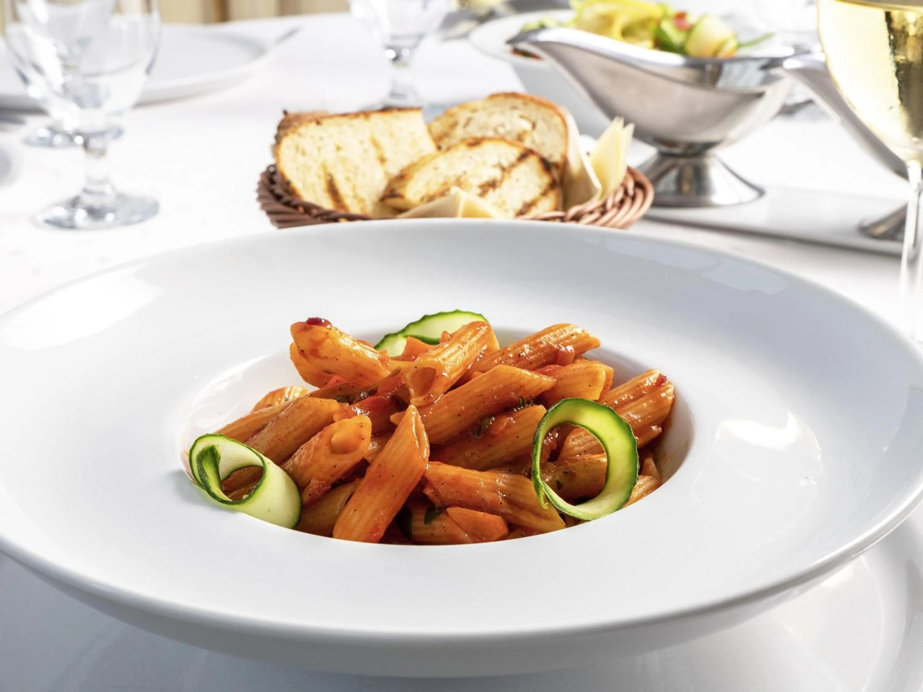 Restaurant/places to eat in Mercure Medias Binderbubi Hotel And Spa