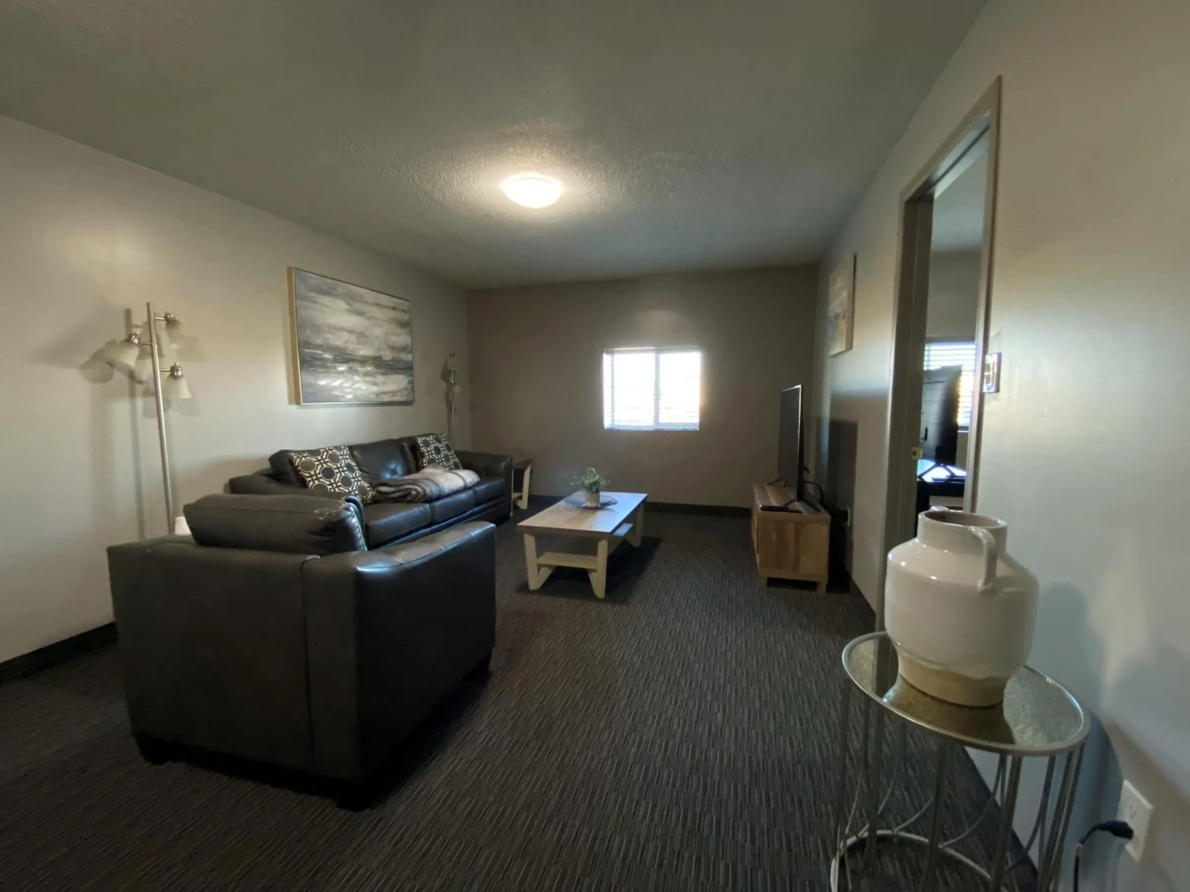 TV and multimedia in Stanford Inn & Suites