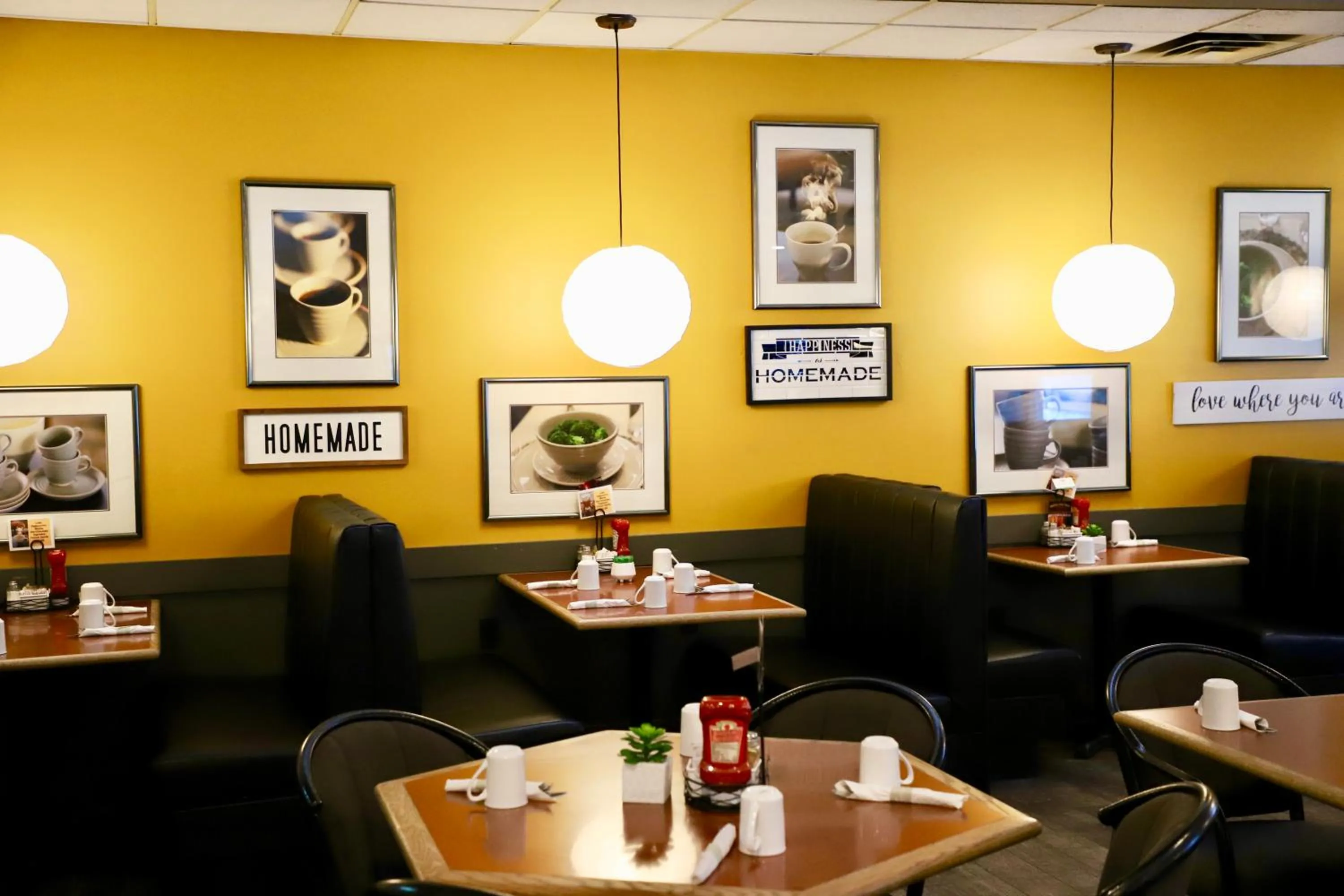 Restaurant/places to eat in Stanford Inn & Suites