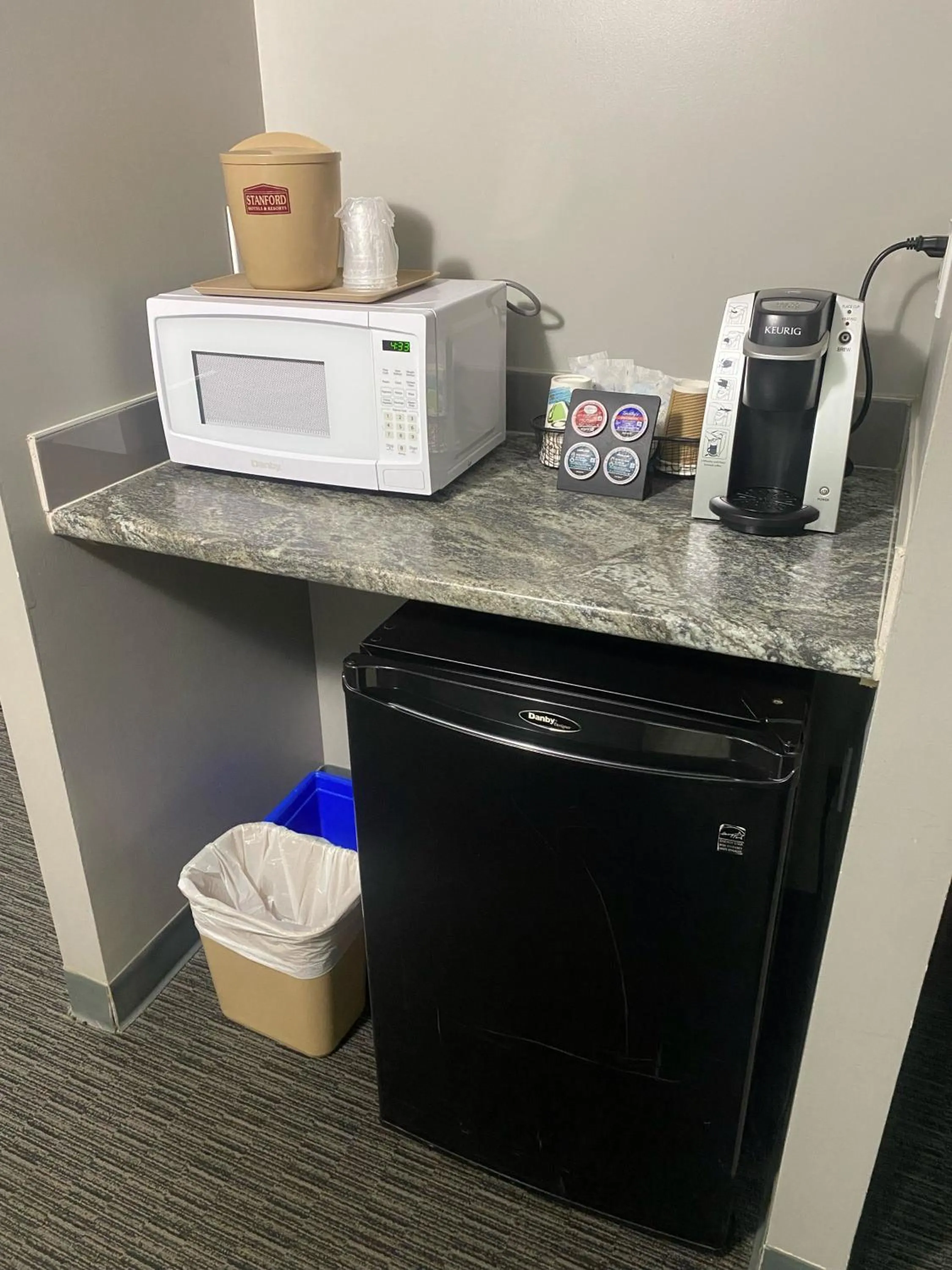 Coffee/tea facilities in Stanford Inn & Suites