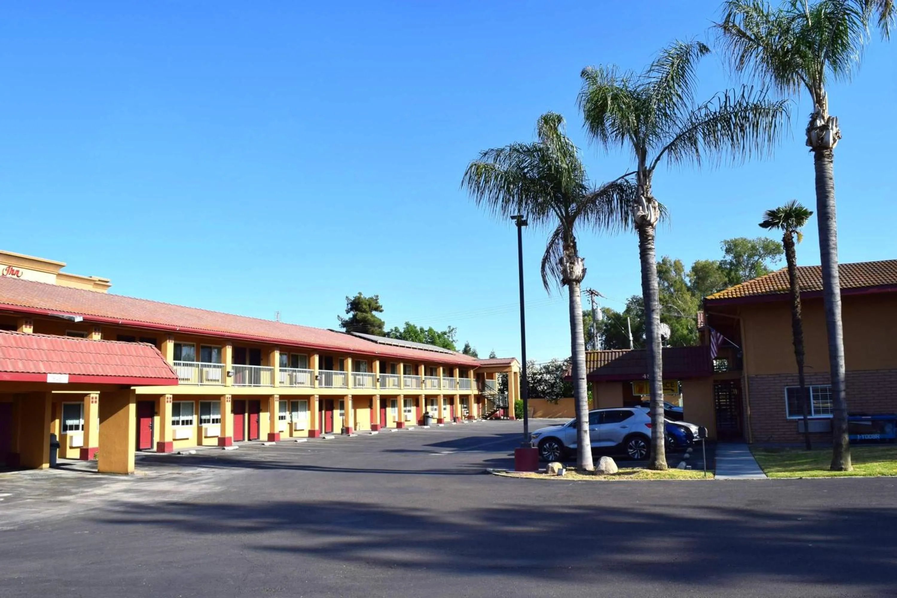 Super 8 by Wyndham Visalia