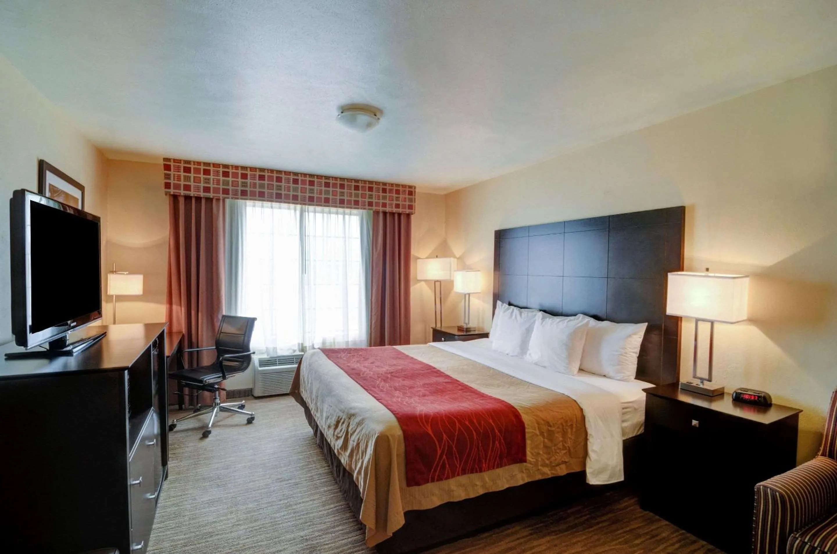 Photo of the whole room, Bed in Comfort Inn & Suites Amarillo West near Medical Center