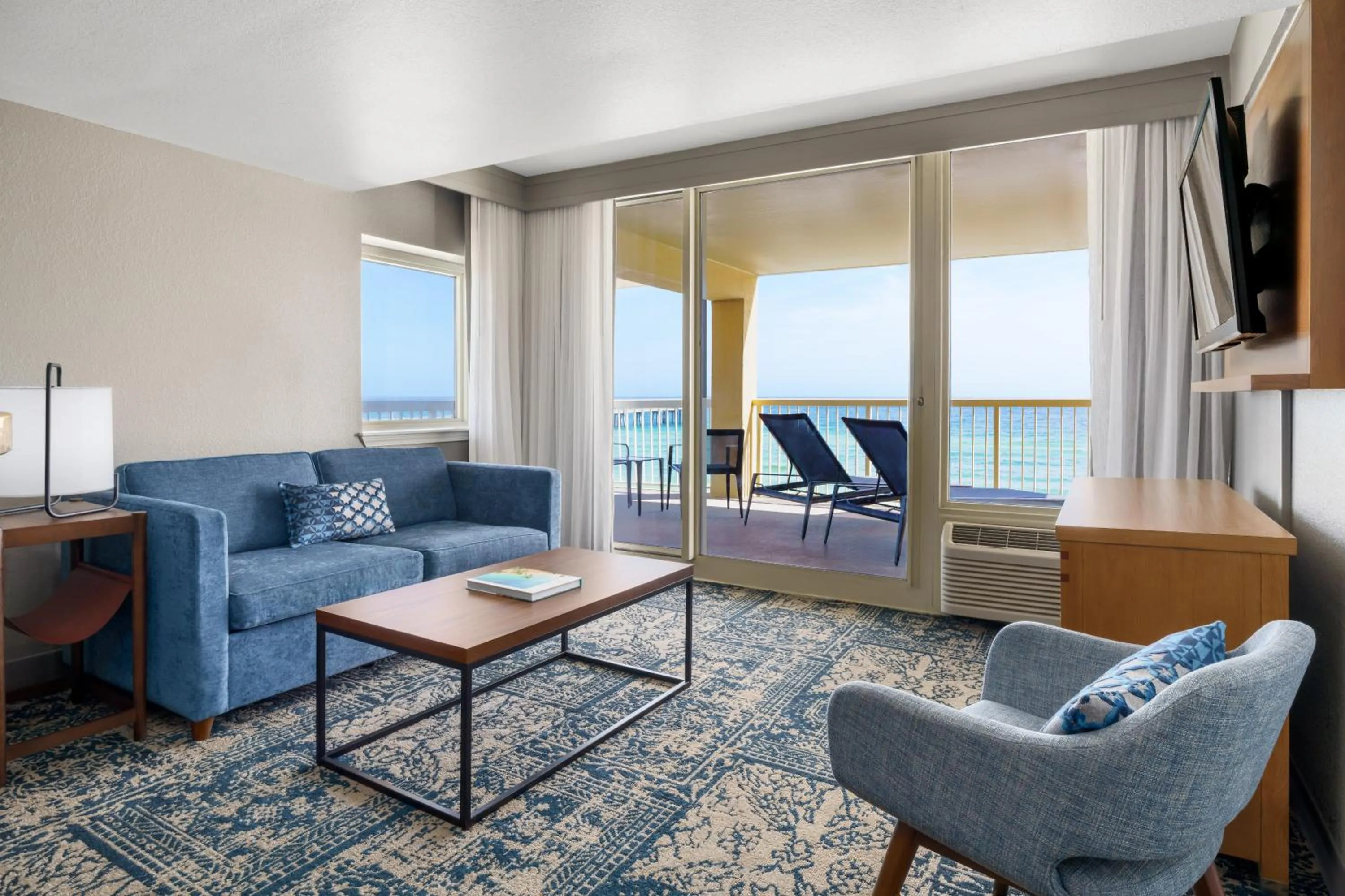 Living room in Four Points by Sheraton Destin - Fort Walton Beach