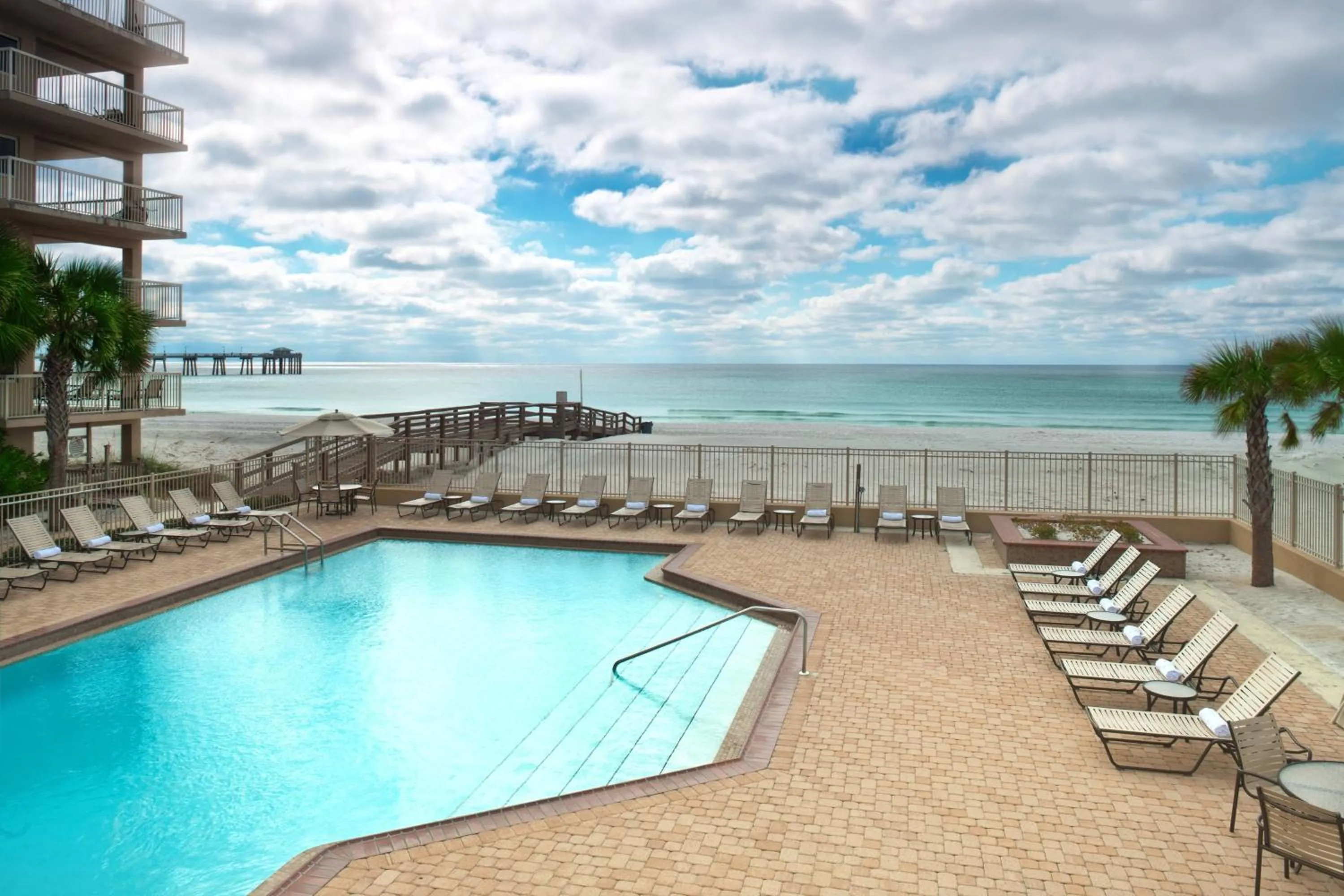 Swimming pool in Four Points by Sheraton Destin - Fort Walton Beach