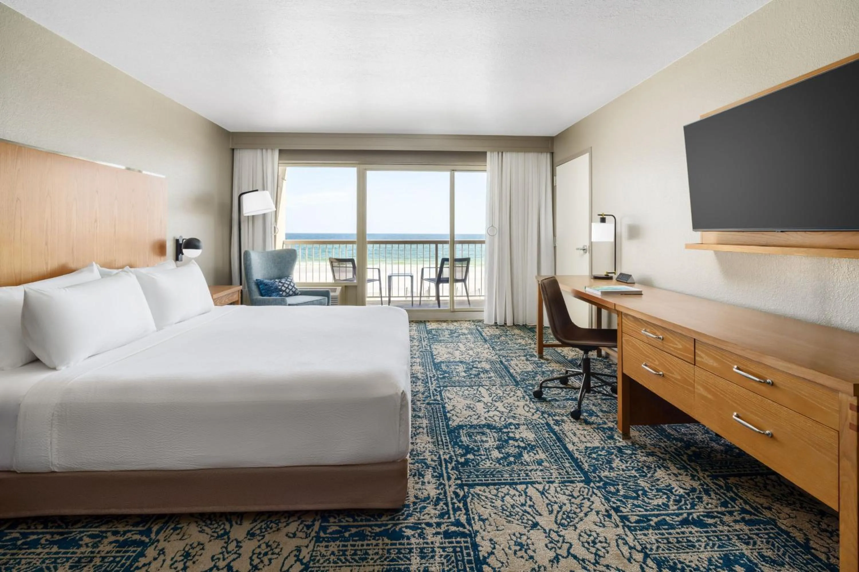 Beach, Bed in Four Points by Sheraton Destin - Fort Walton Beach