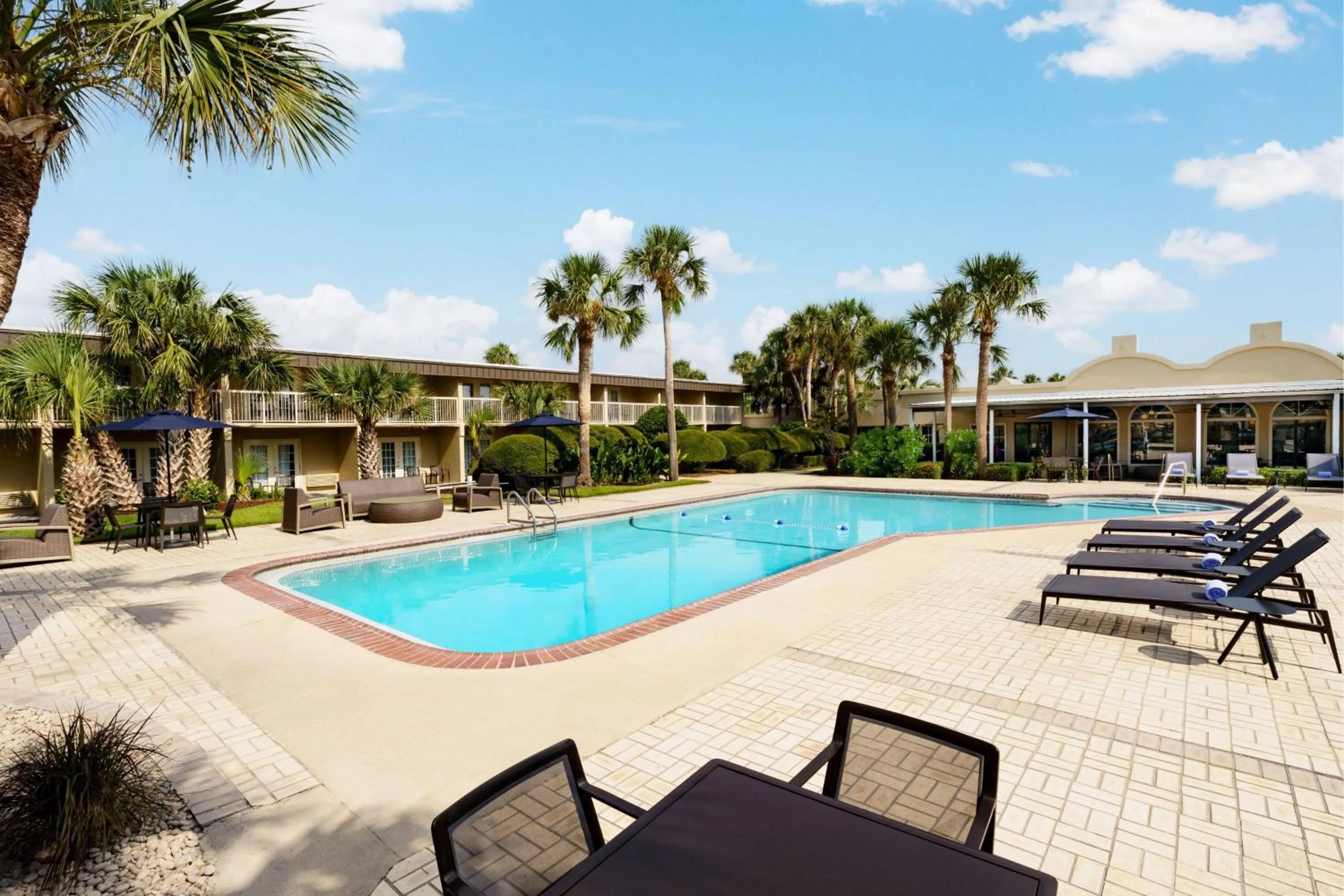 Swimming pool in Four Points by Sheraton Destin - Fort Walton Beach