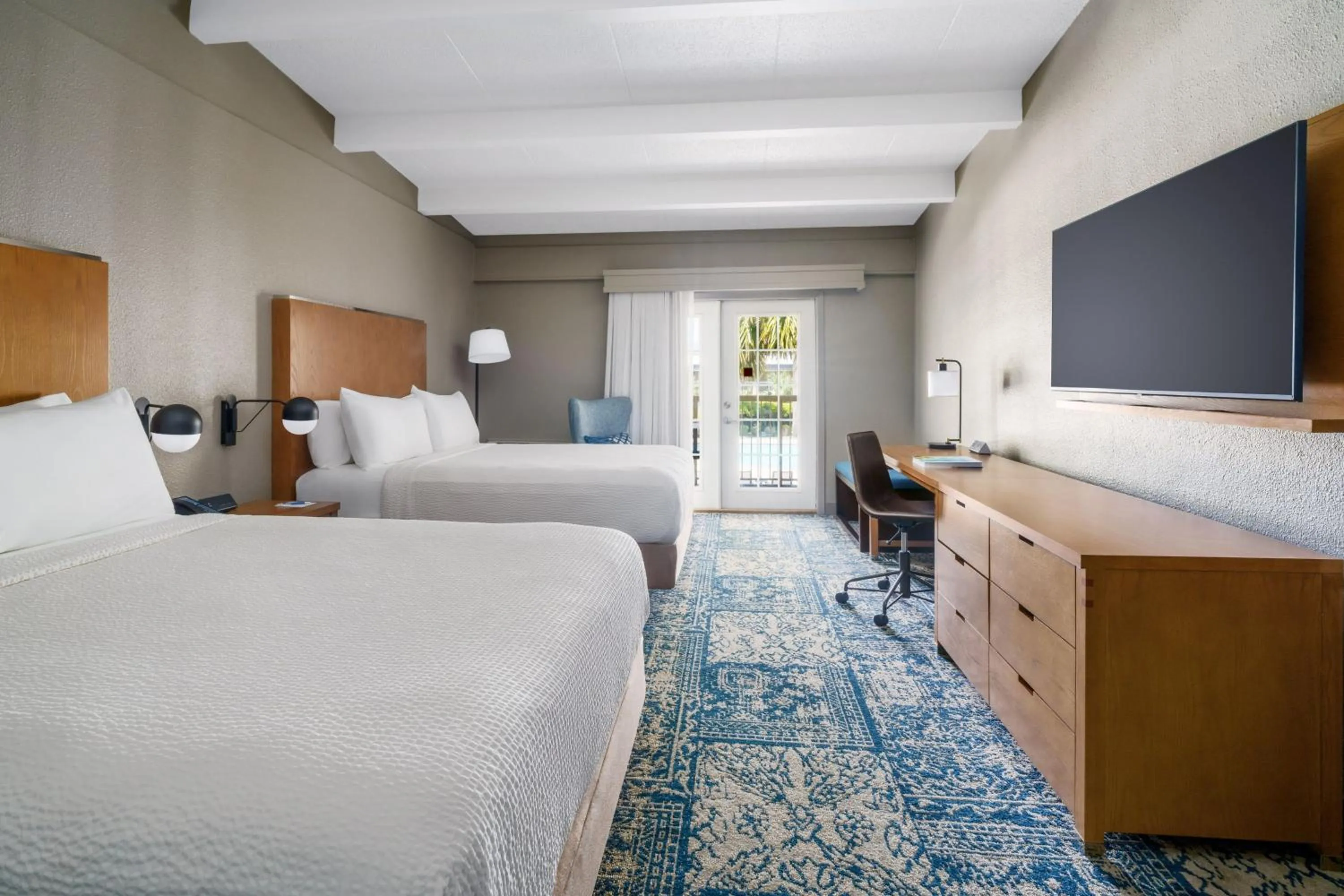 Photo of the whole room, Bed in Four Points by Sheraton Destin - Fort Walton Beach