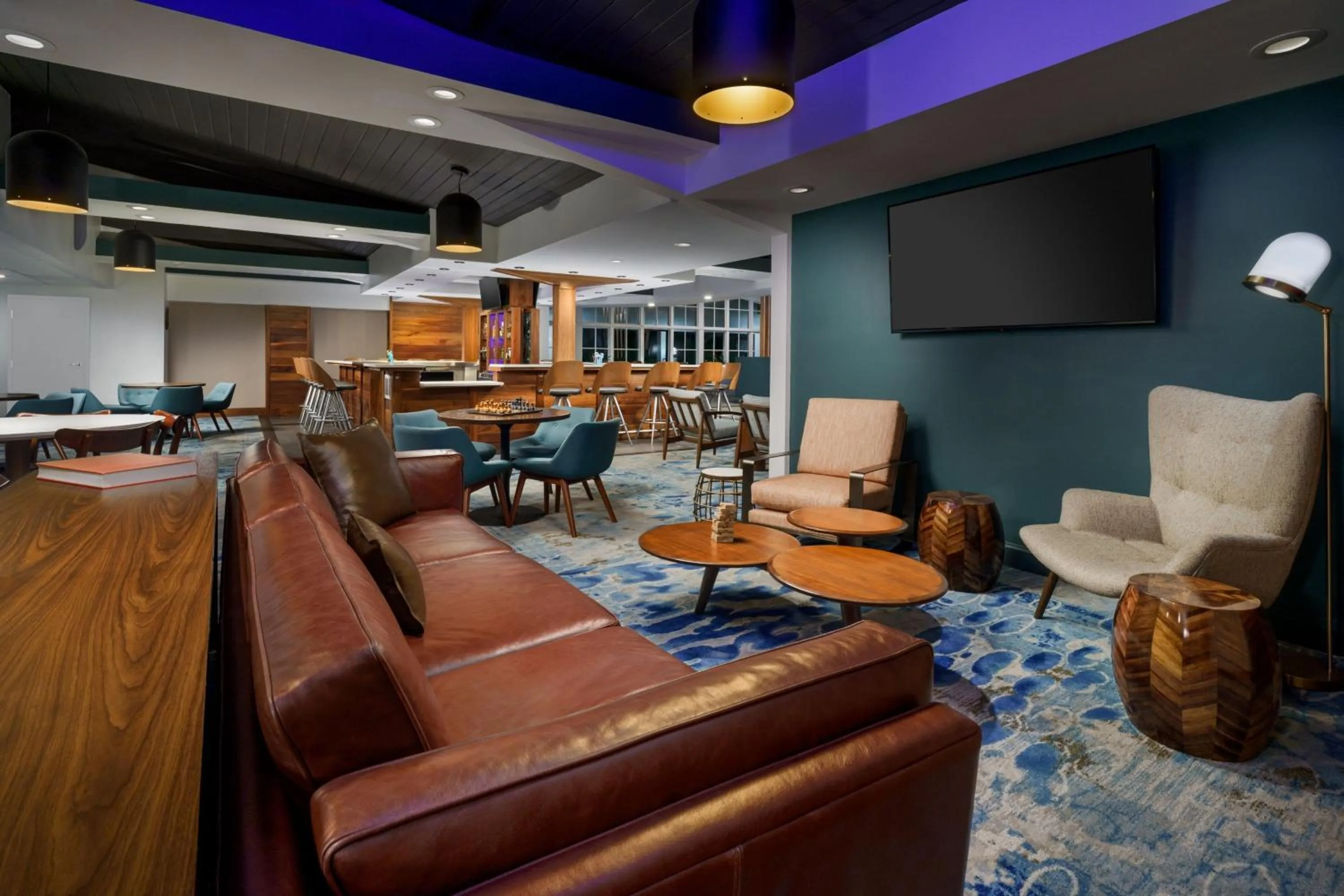 Lounge or bar in Four Points by Sheraton Destin - Fort Walton Beach
