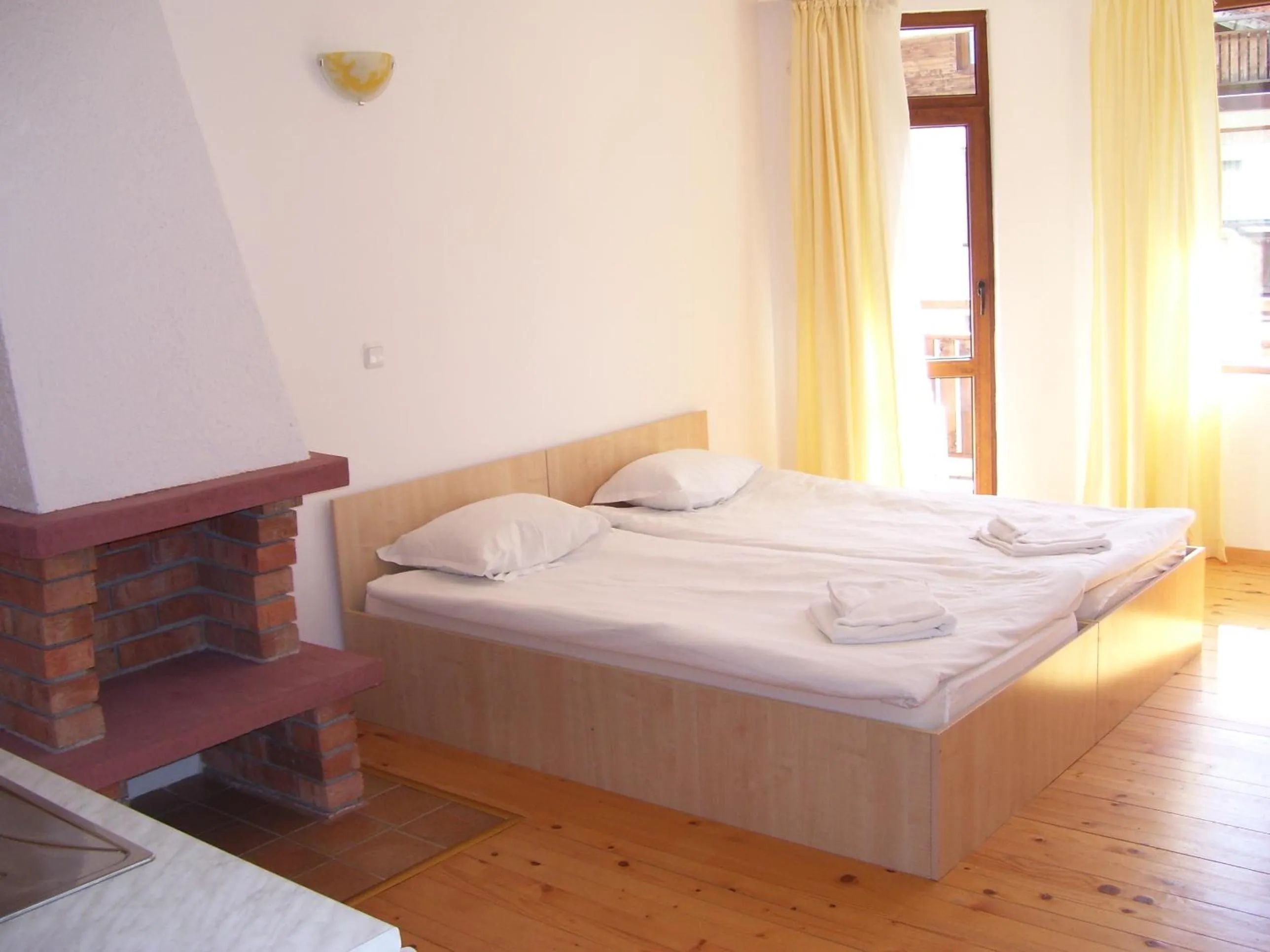 Photo of the whole room, Bed in Apartments Four Leaf Clover Bansko to rent
