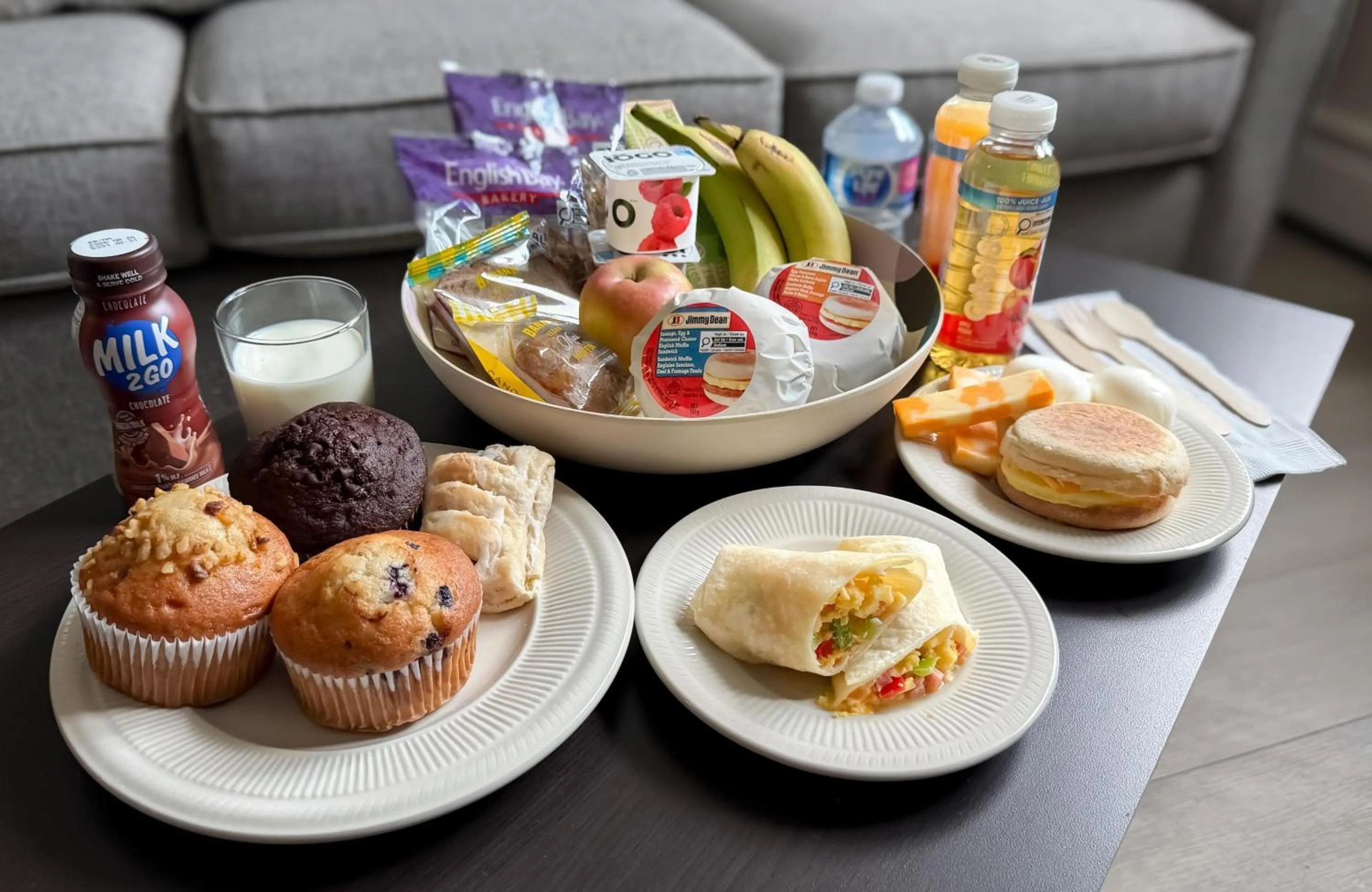 Restaurant/places to eat in Coast Calgary Downtown Hotel & Suites by APA