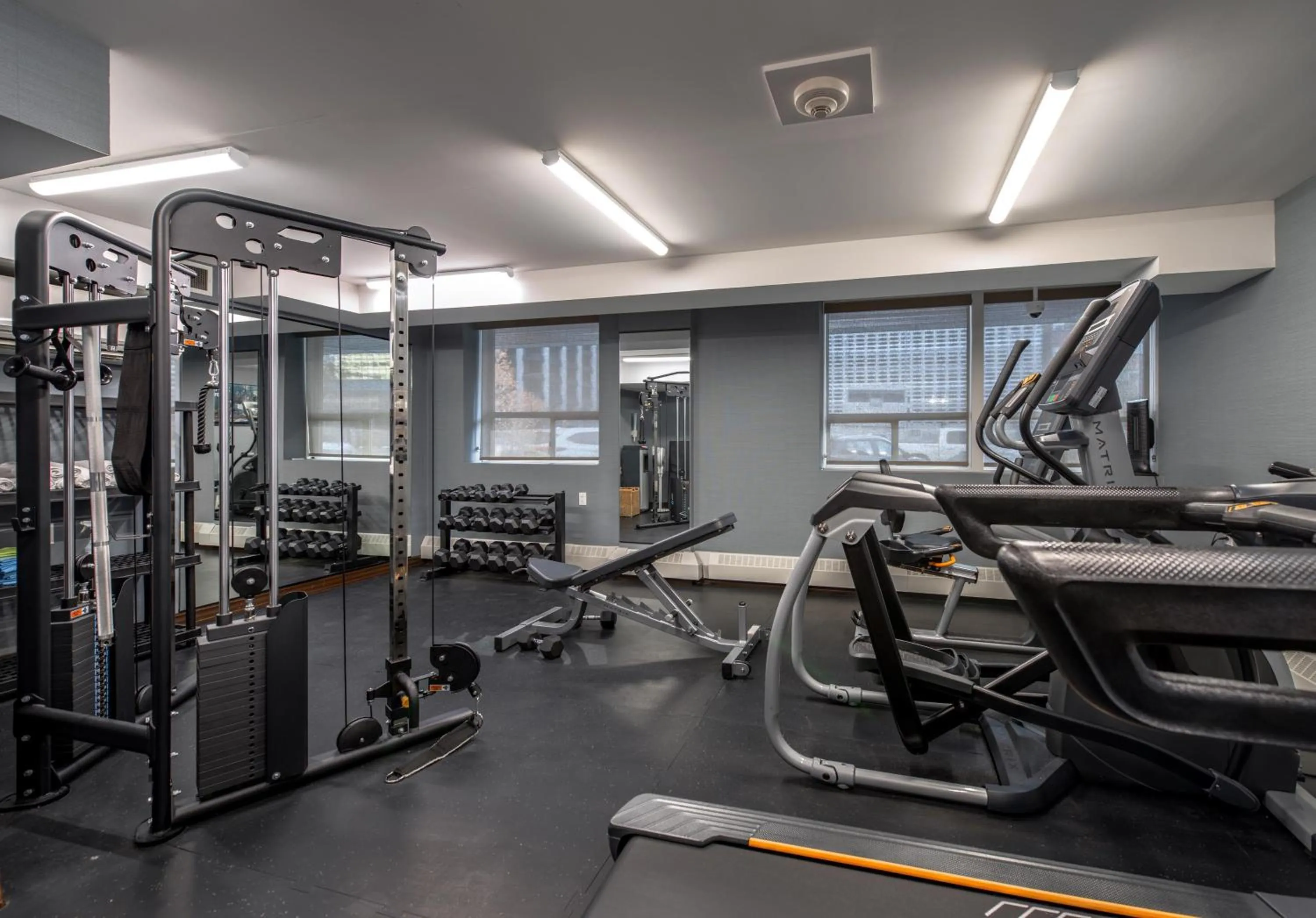 Fitness centre/facilities in Coast Calgary Downtown Hotel & Suites by APA
