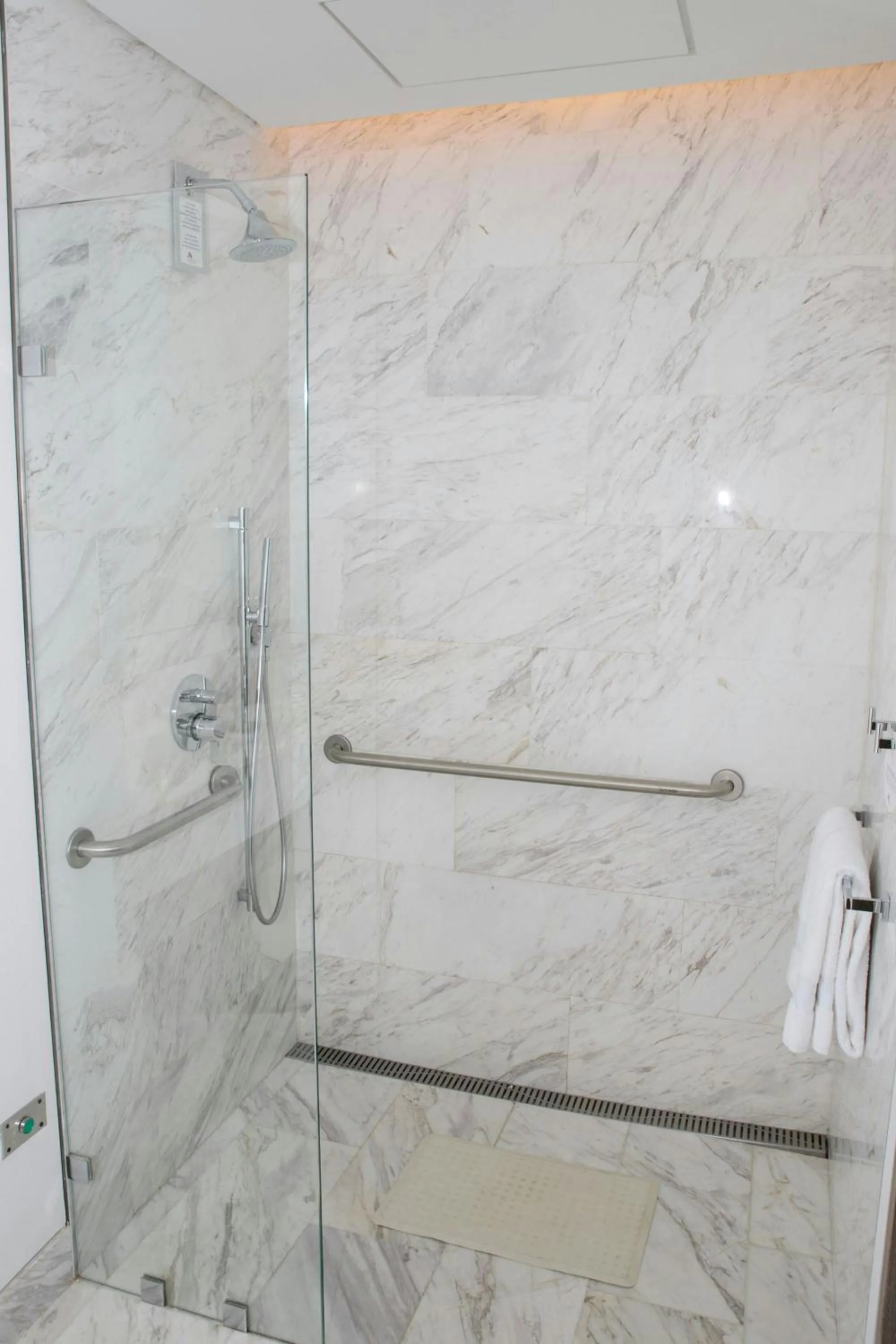 Bathroom in Medellin Marriott Hotel