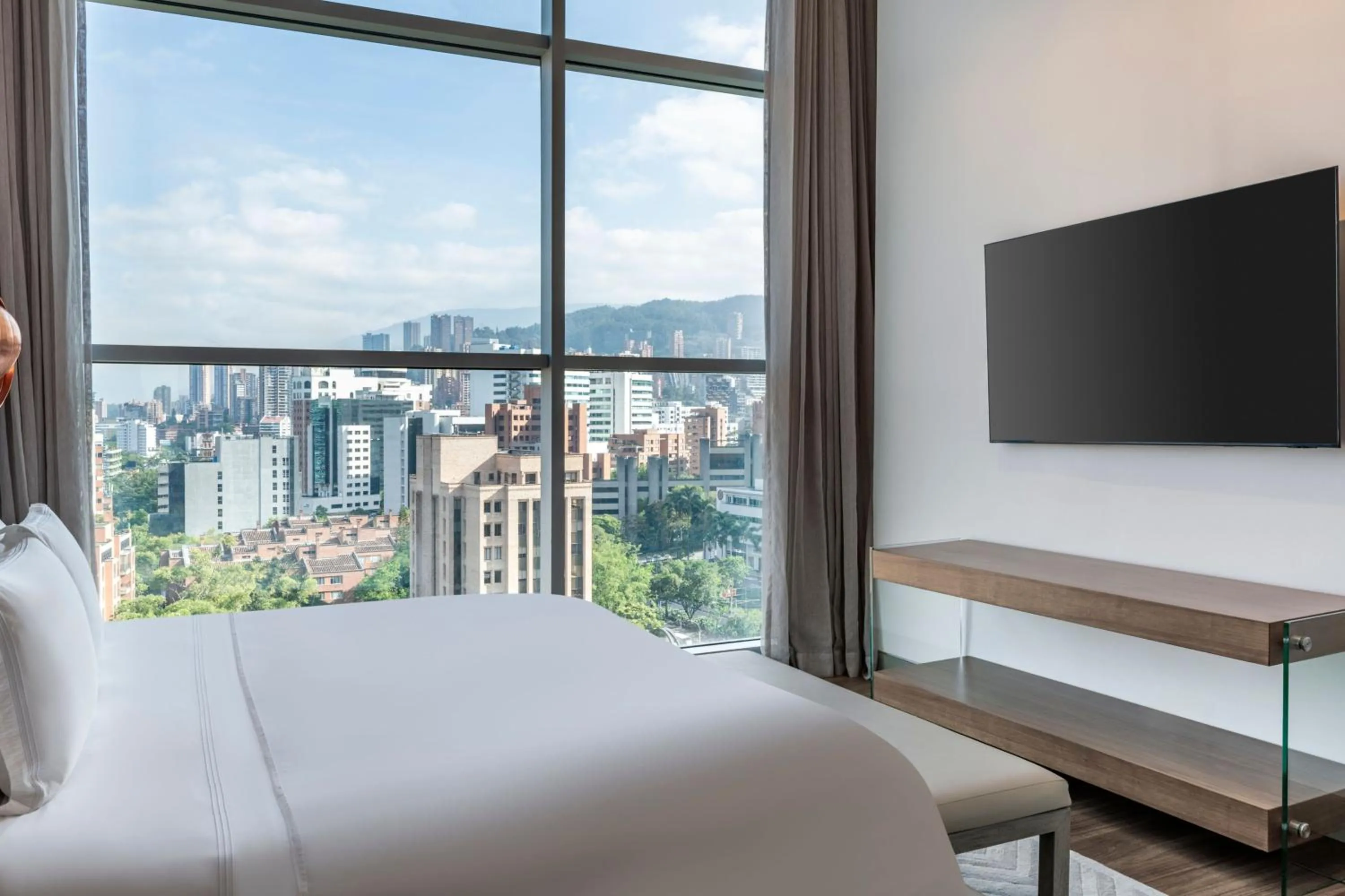 Photo of the whole room, Bed in Medellin Marriott Hotel