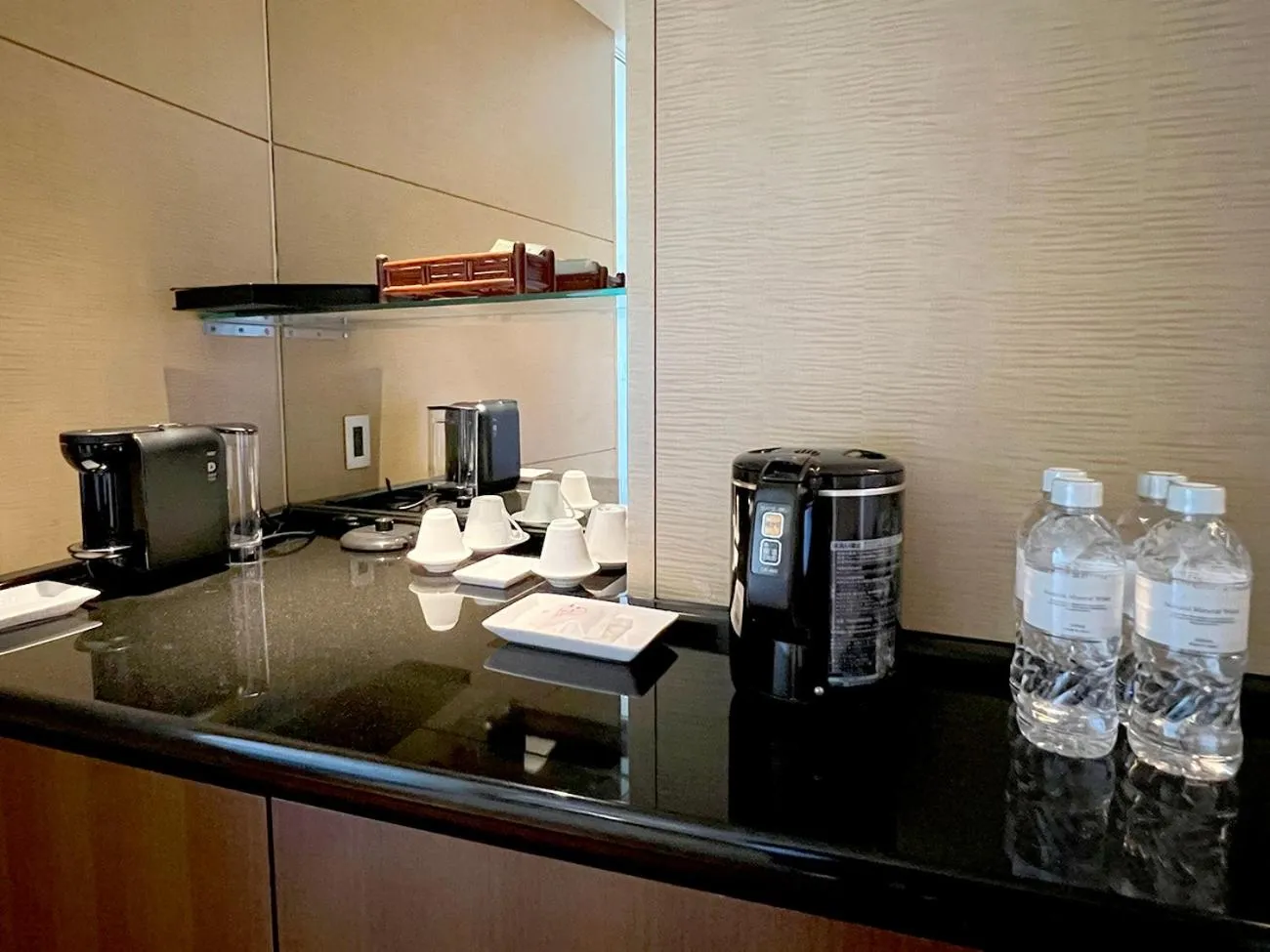 Photo of the whole room in Shima Kanko Hotel The Bay Suites