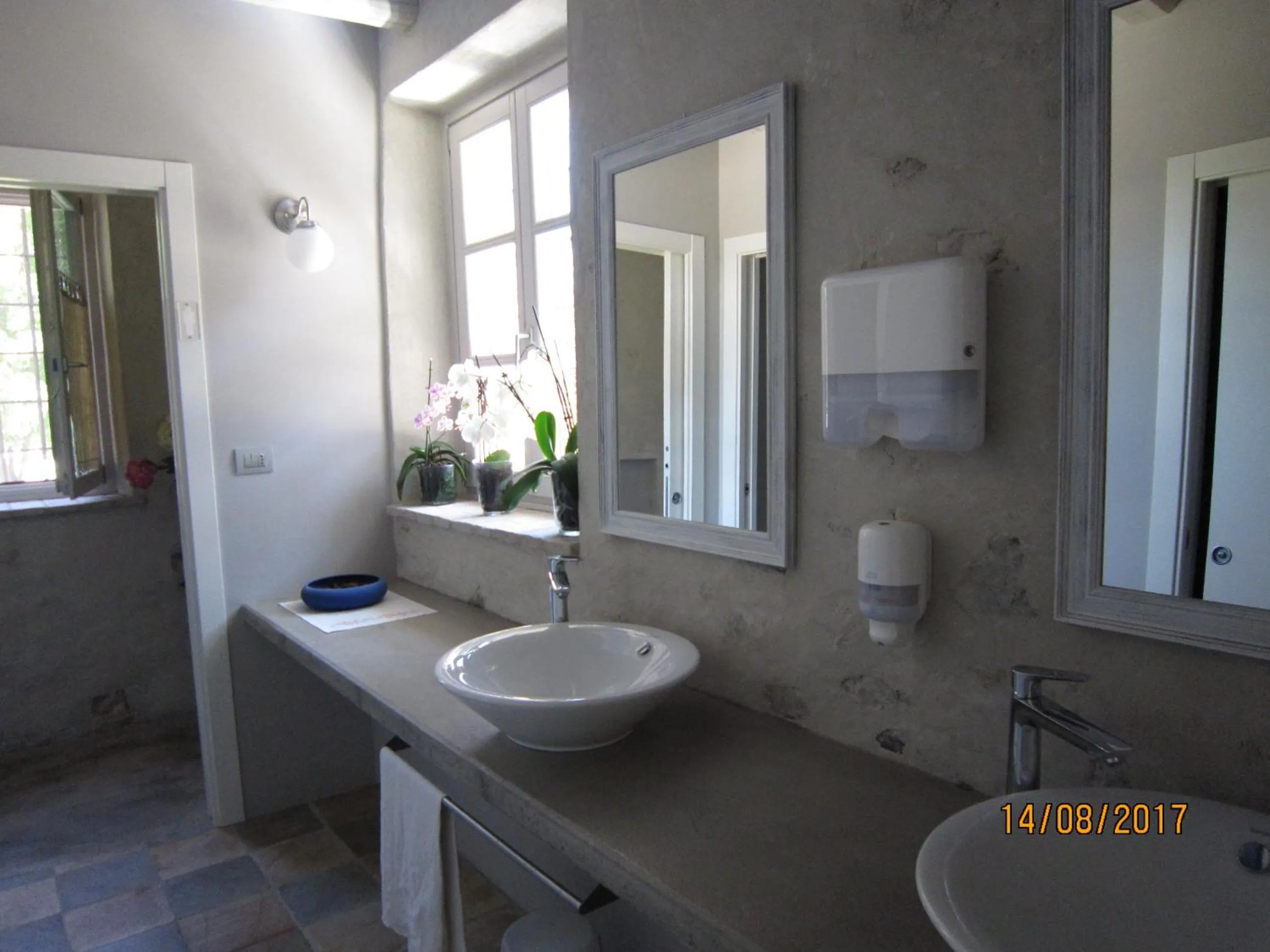 Bathroom in Casa Torre Allera