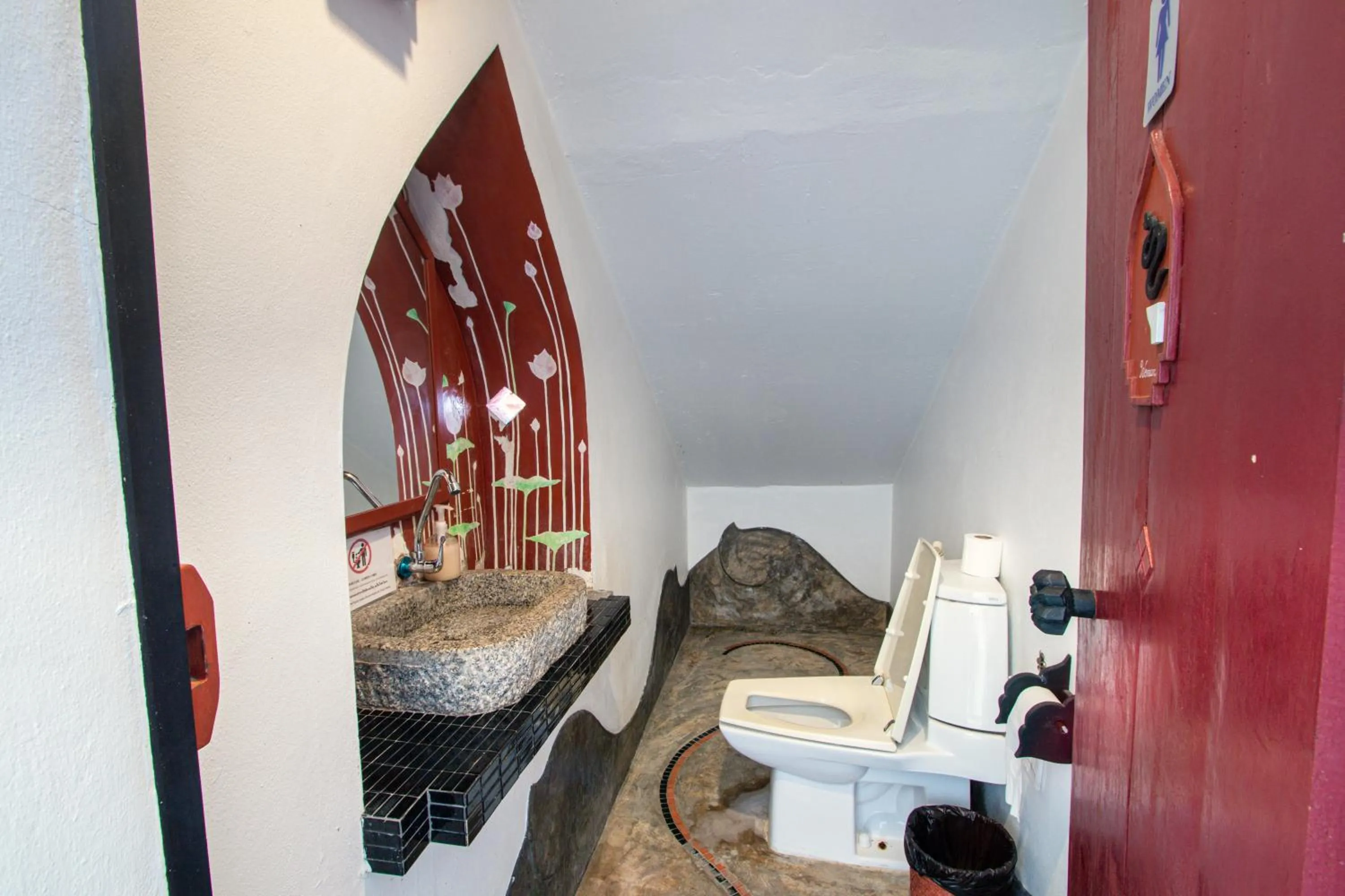 Toilet in Gudi Boutique Hotel