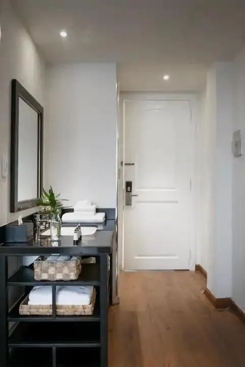 C Central Hotel- Đề Thám Bùi Viện Walking Street