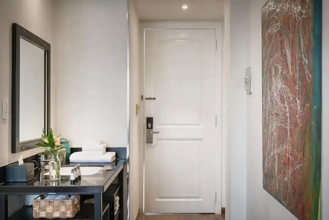 C Central Hotel- Đề Thám Bùi Viện Walking Street