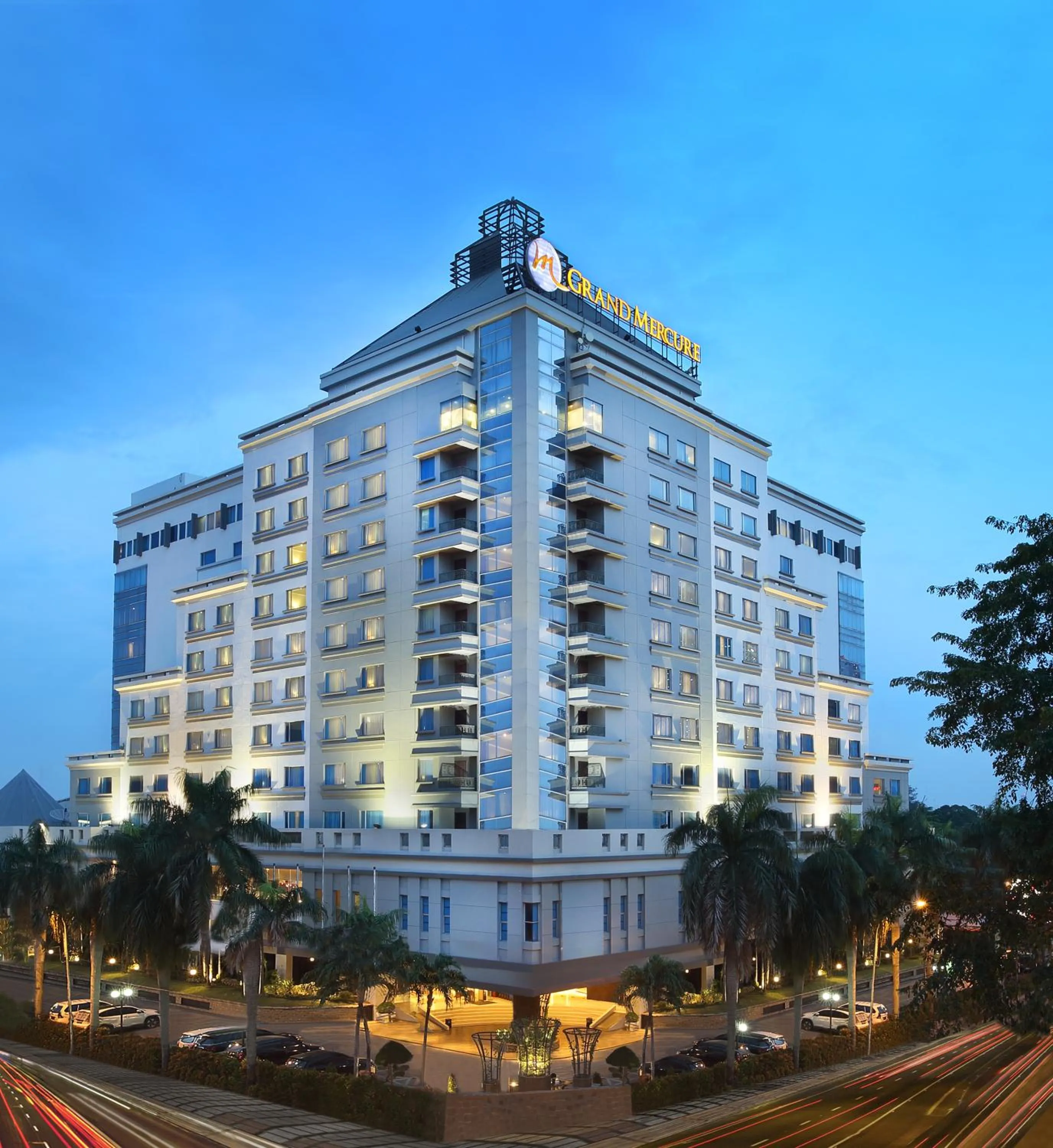 Facade/entrance in Grand Mercure Medan Angkasa