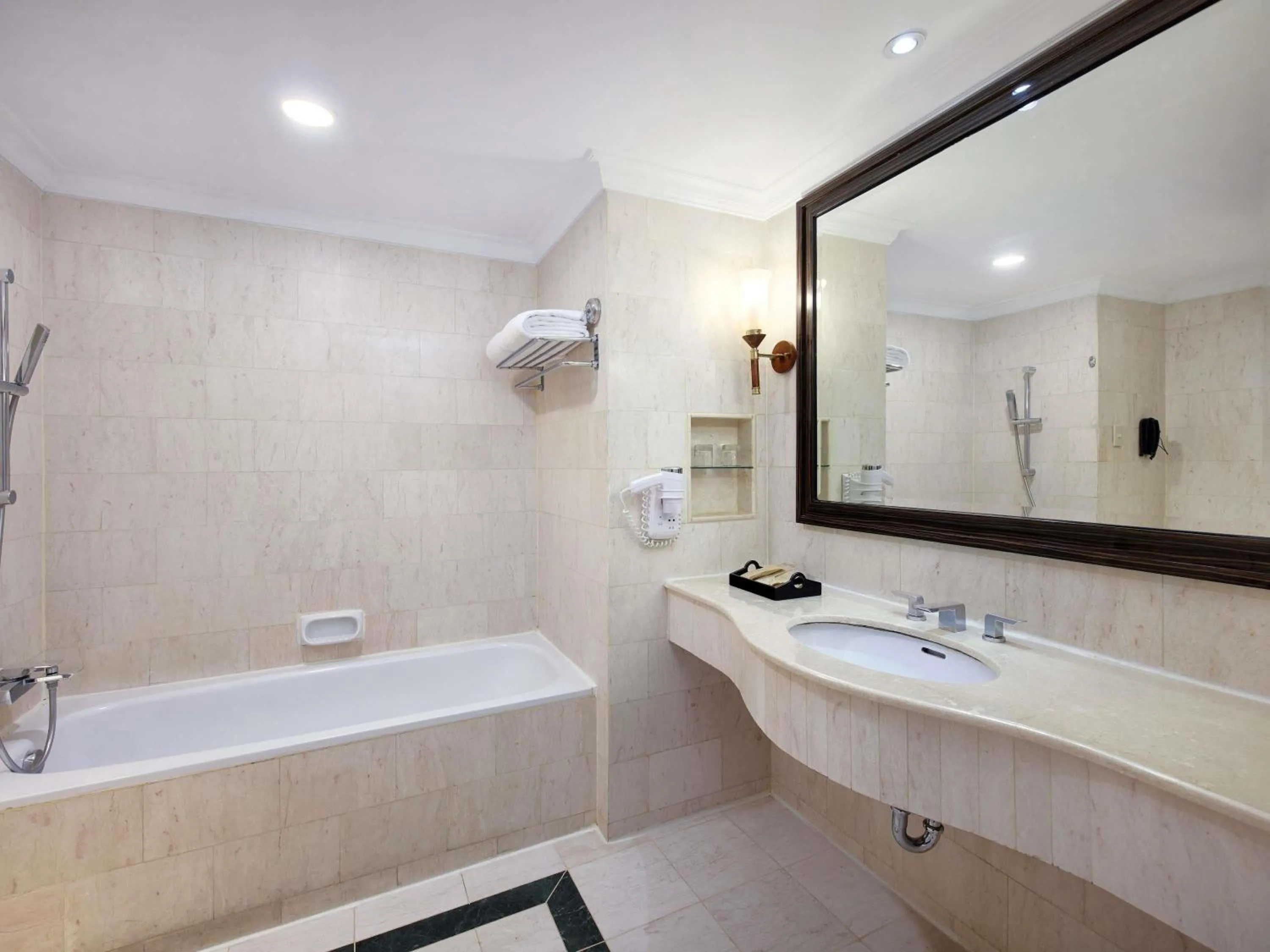 Bedroom in Grand Mercure Medan Angkasa