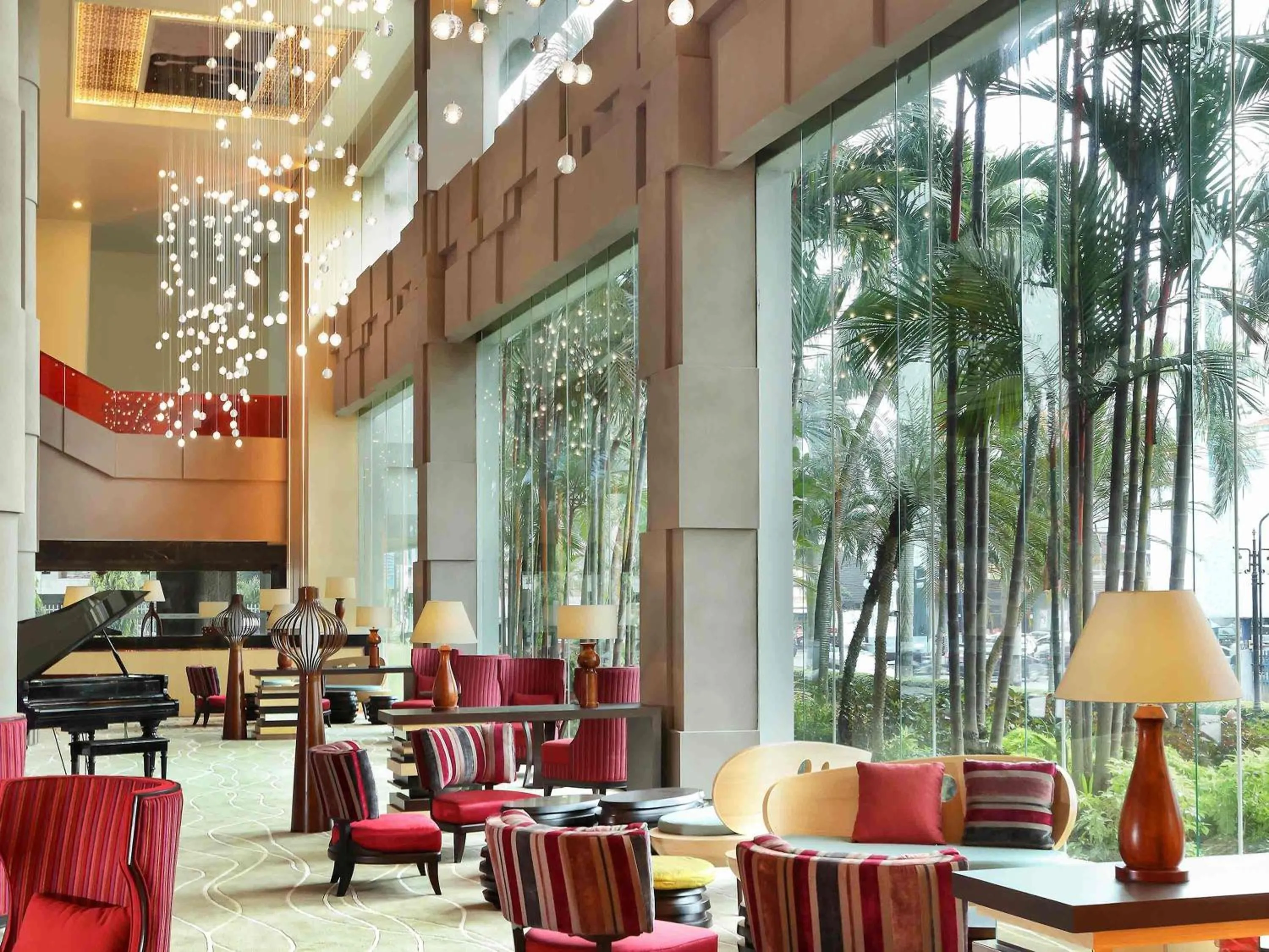 Lounge or bar in Grand Mercure Medan Angkasa